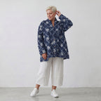 Oversizejacke aus jeansblauem Denim in A-Form mit Rautenfransen Paisleymuster Kragenstyle