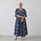 Ballonkleid in jeansblauweiß mit Paisleymuster Rautenmuster Fransen V-Ausschnitt Sommer
