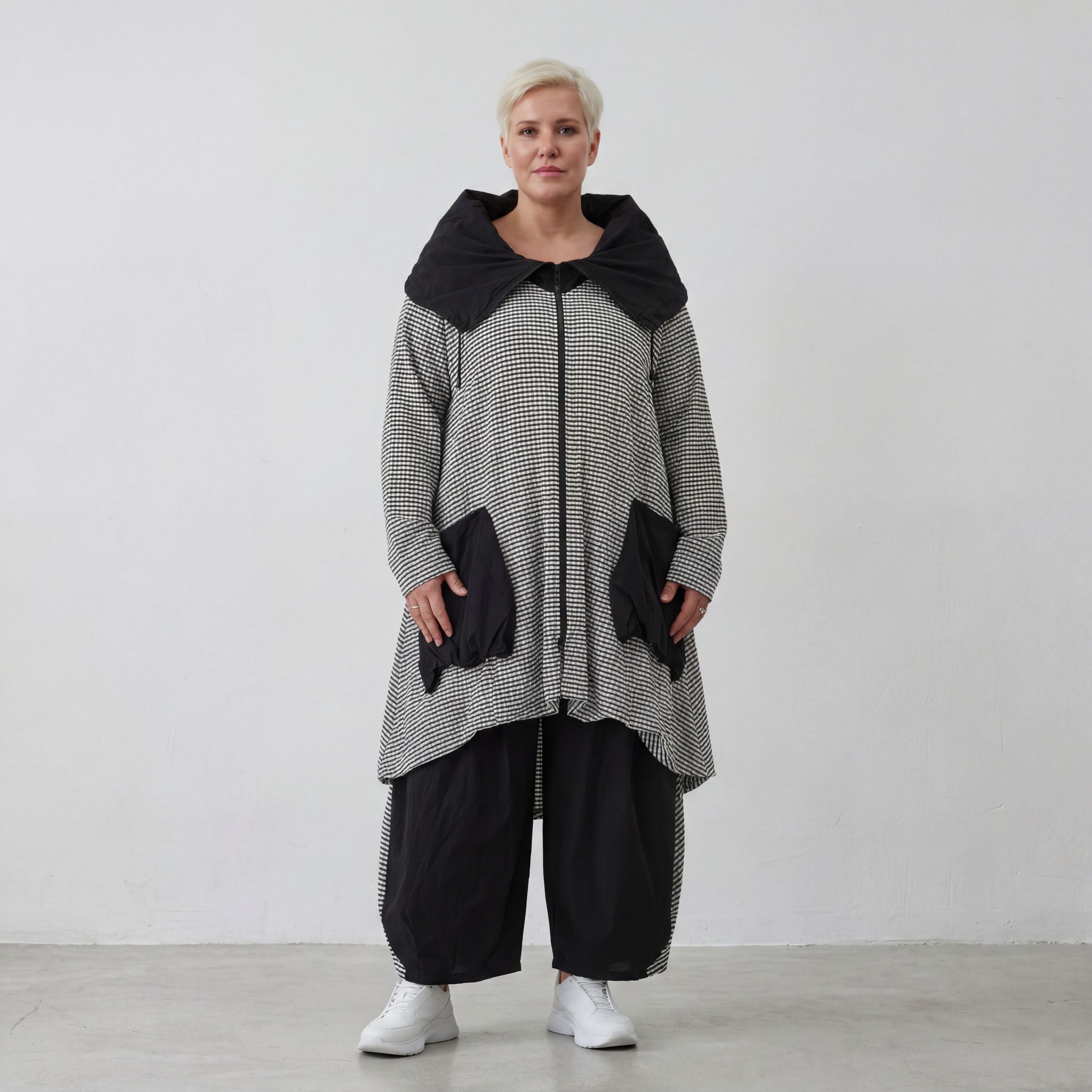 Leichter luftig Crinklemantel im Lagenlook Schwarz Weiß Oversize leger und zeitlos elegant