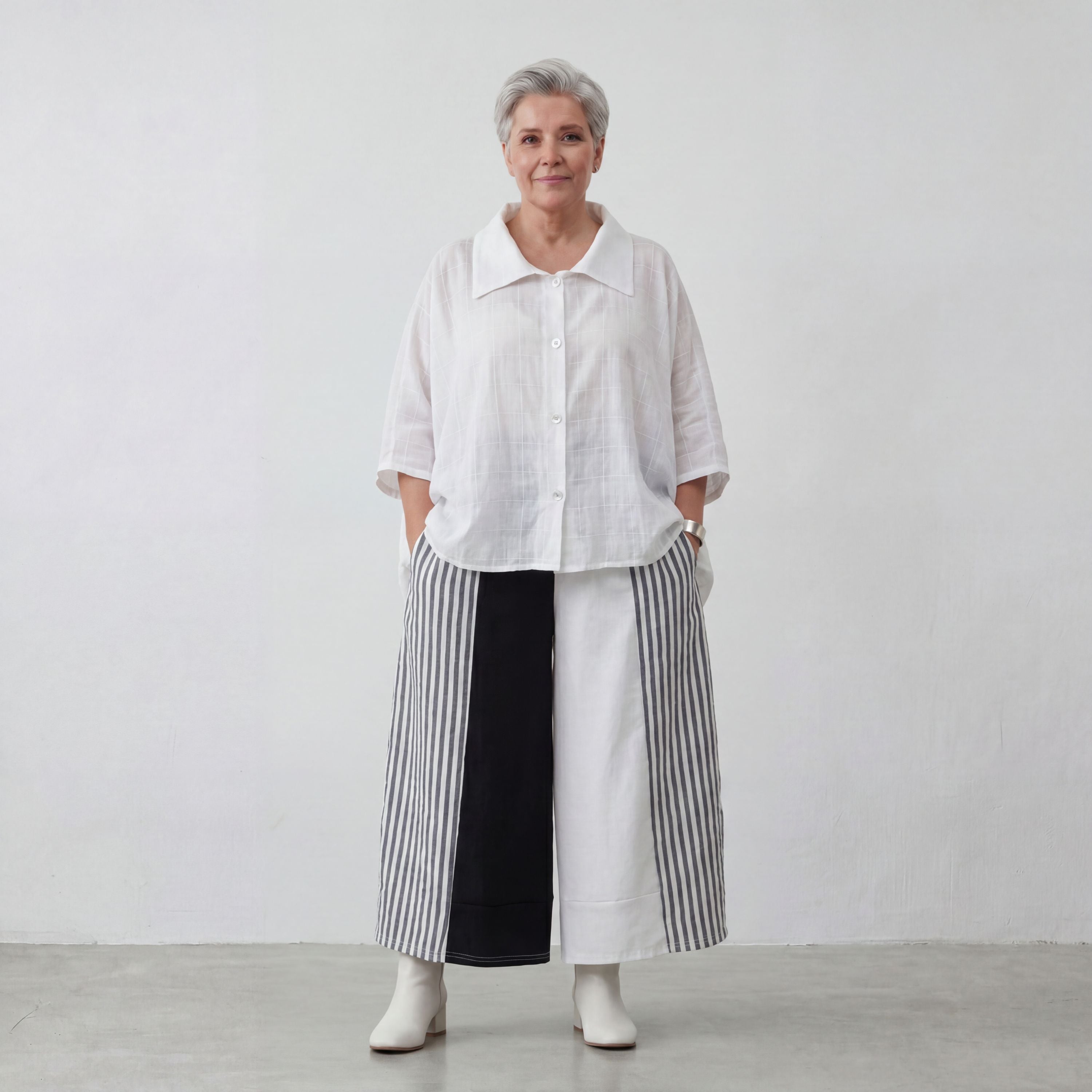 Zeitlos weisse Baumwollbluse im legeren Oversize Lagenlook mit modernen luftigem Schnitt