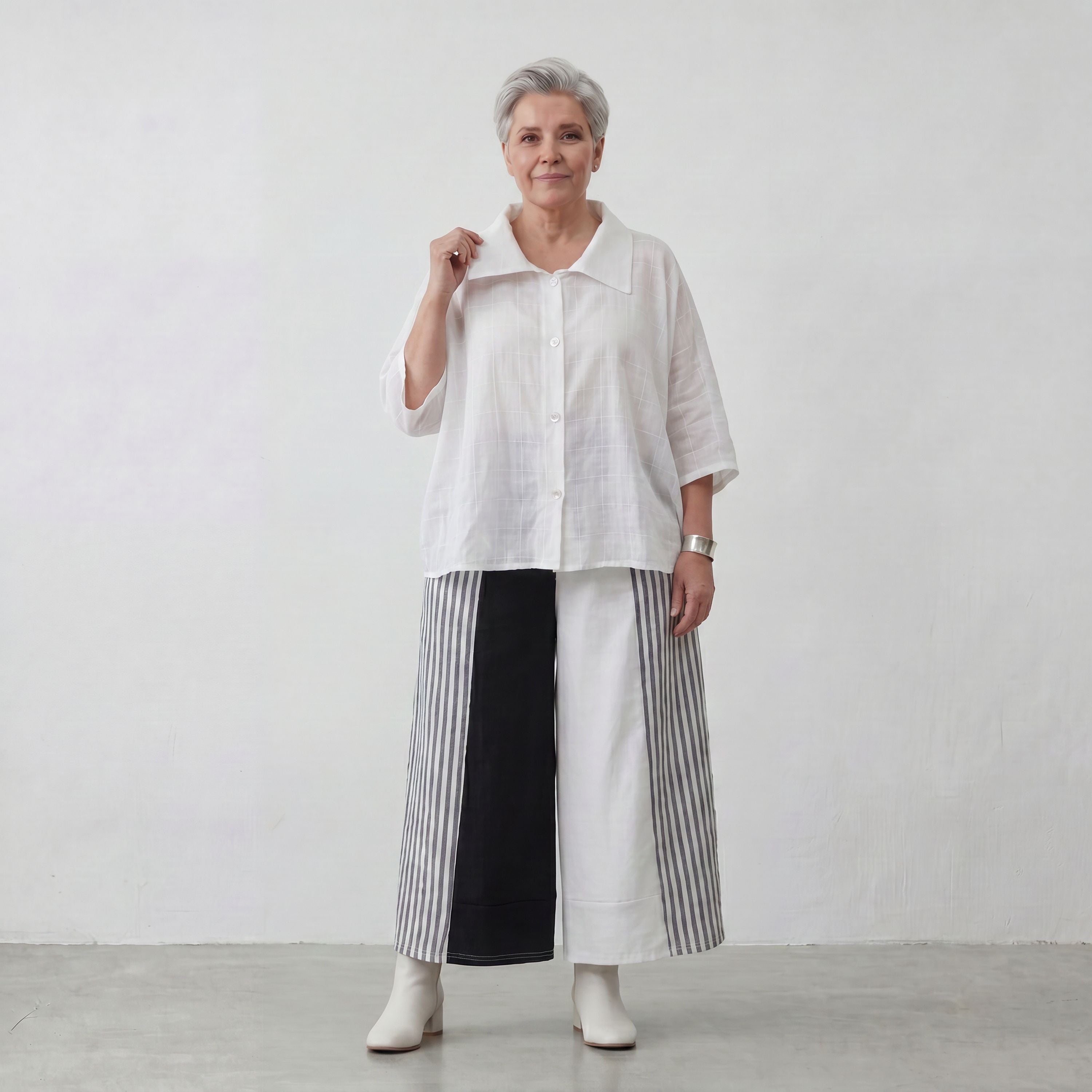 Zeitlos weisse Baumwollbluse im legeren Oversize Lagenlook mit modernen luftigem Schnitt