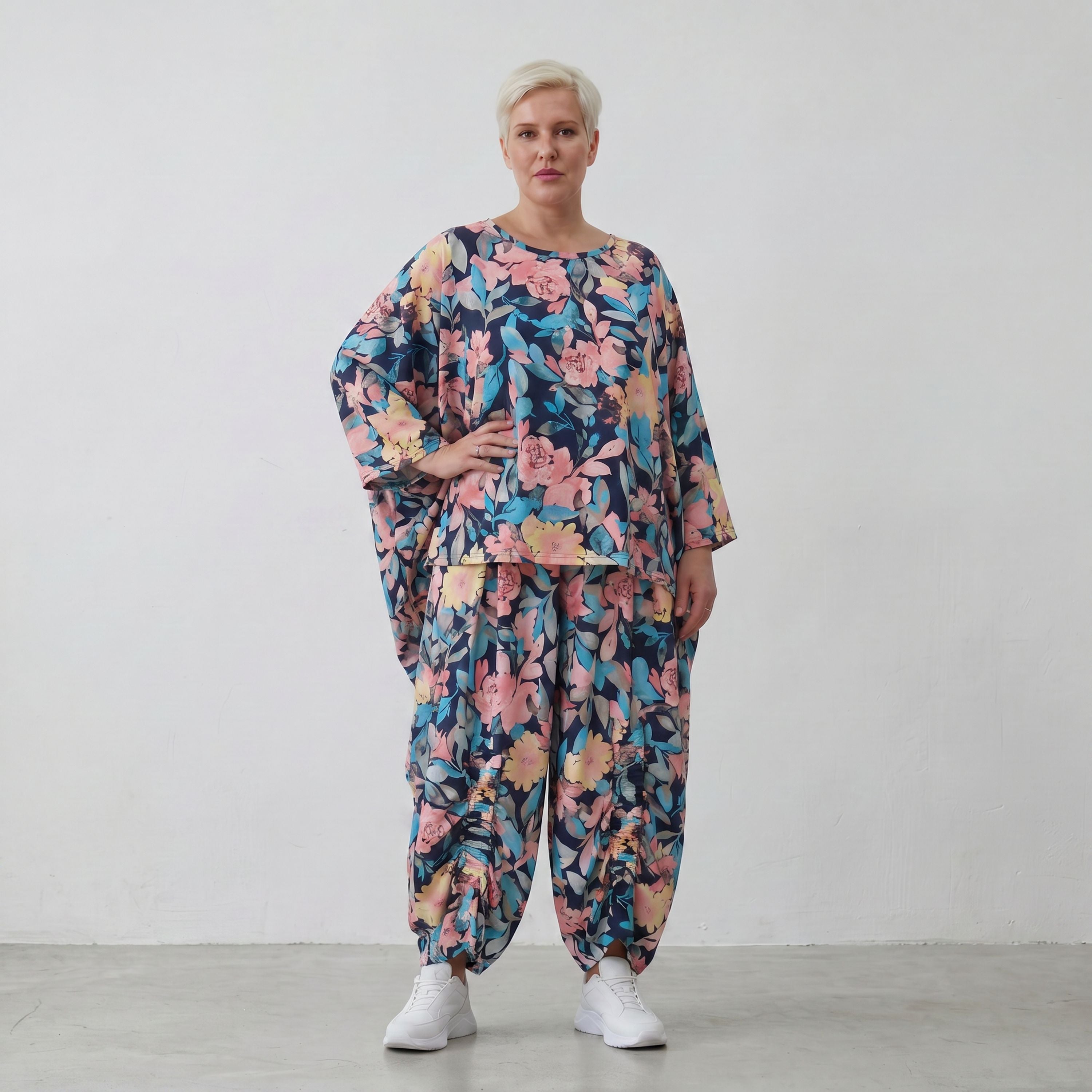 Oversized Shirt in Leinenoptik mit kastigem Schnitt und Rundhalsausschnitt in kühlem Aqua