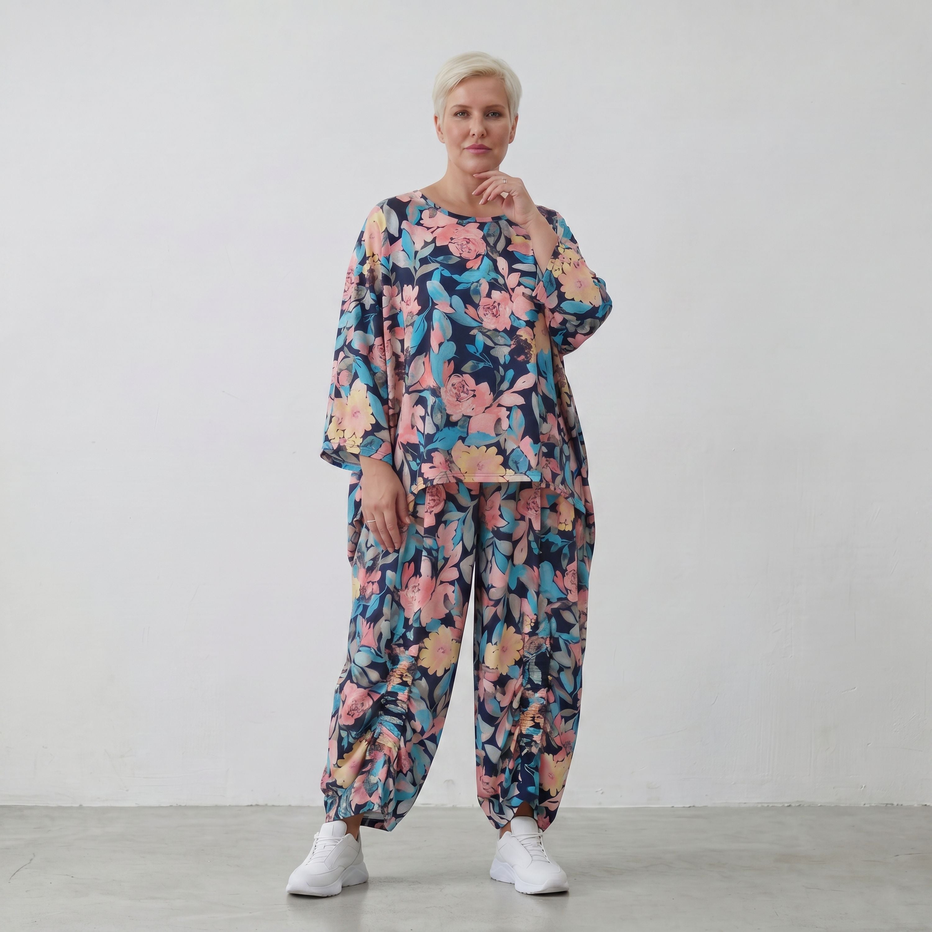 Oversized Shirt in Leinenoptik mit kastigem Schnitt und Rundhalsausschnitt in kühlem Aqua