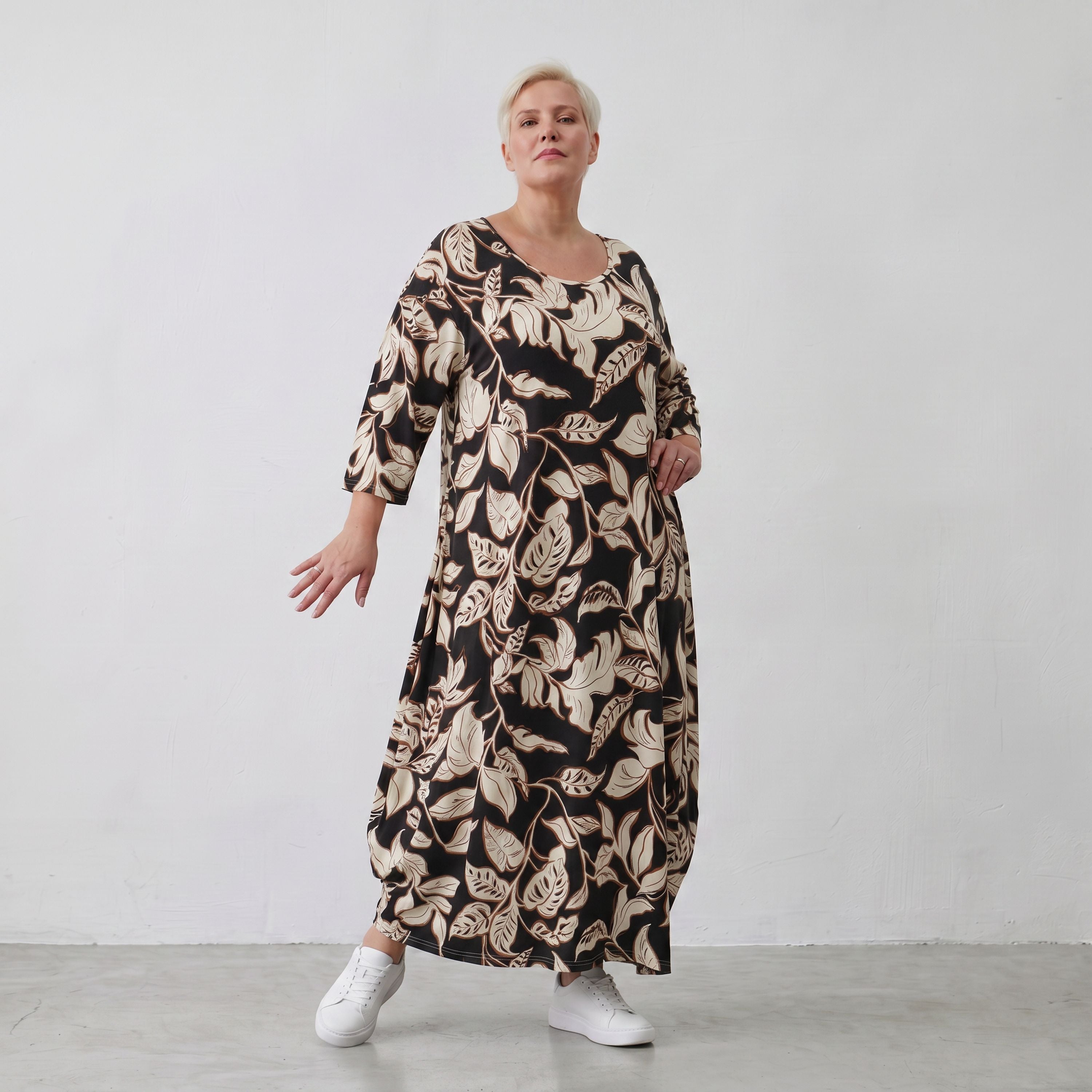 Fließendes Ballonkleid aus weichem Viskose Jersey in Schwarz/Ecru mit 3/4-Arm und Rundhals