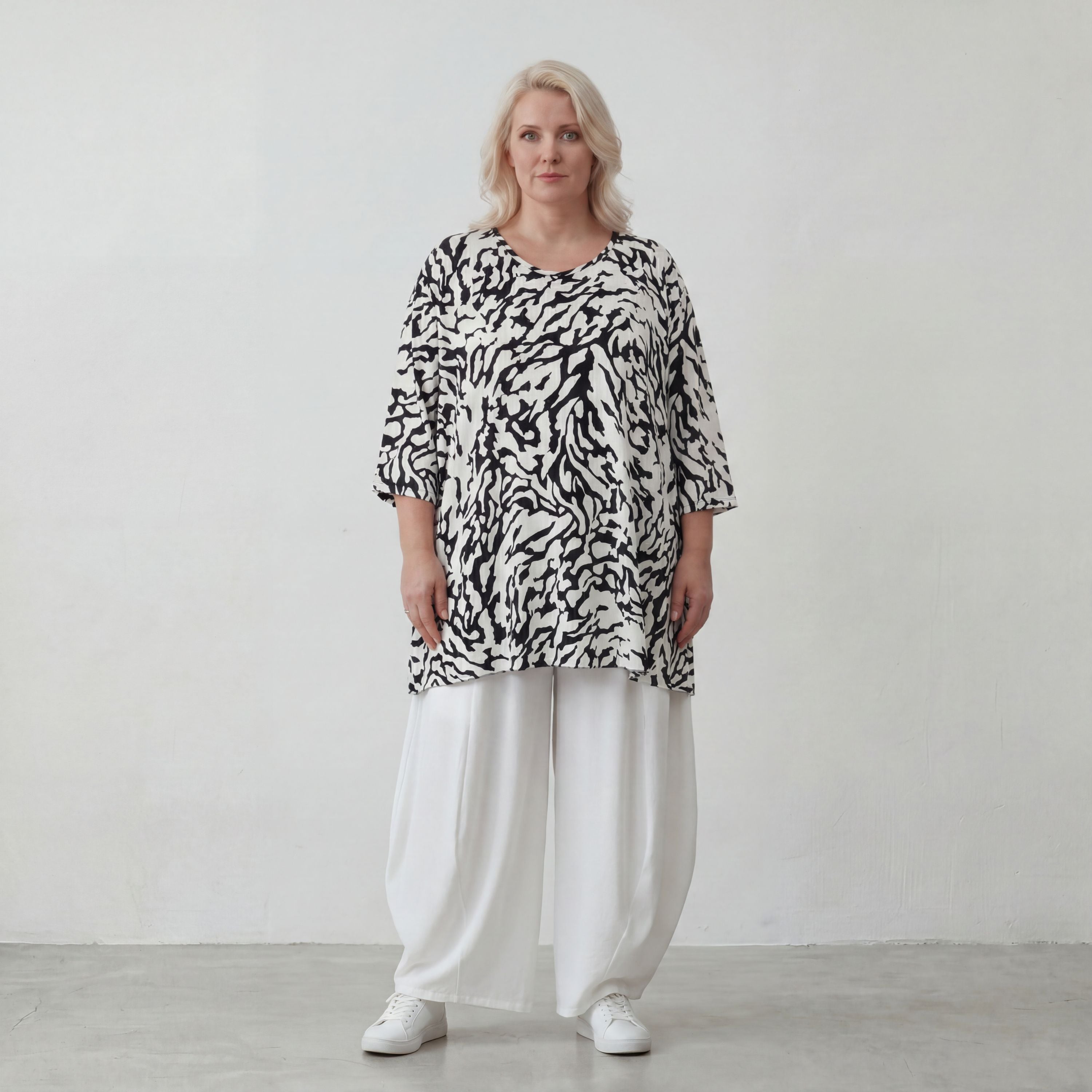 Fliessendes Viskose Shirt im Lagenlook Weiß/Schwarz mit legerem Oversize A-Linie zeitlos