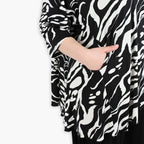  A-Form Bigshirt von AKH Fashion aus Viskose, 1290.00593, Schwarz-Ecru, Abstrakt, Schick