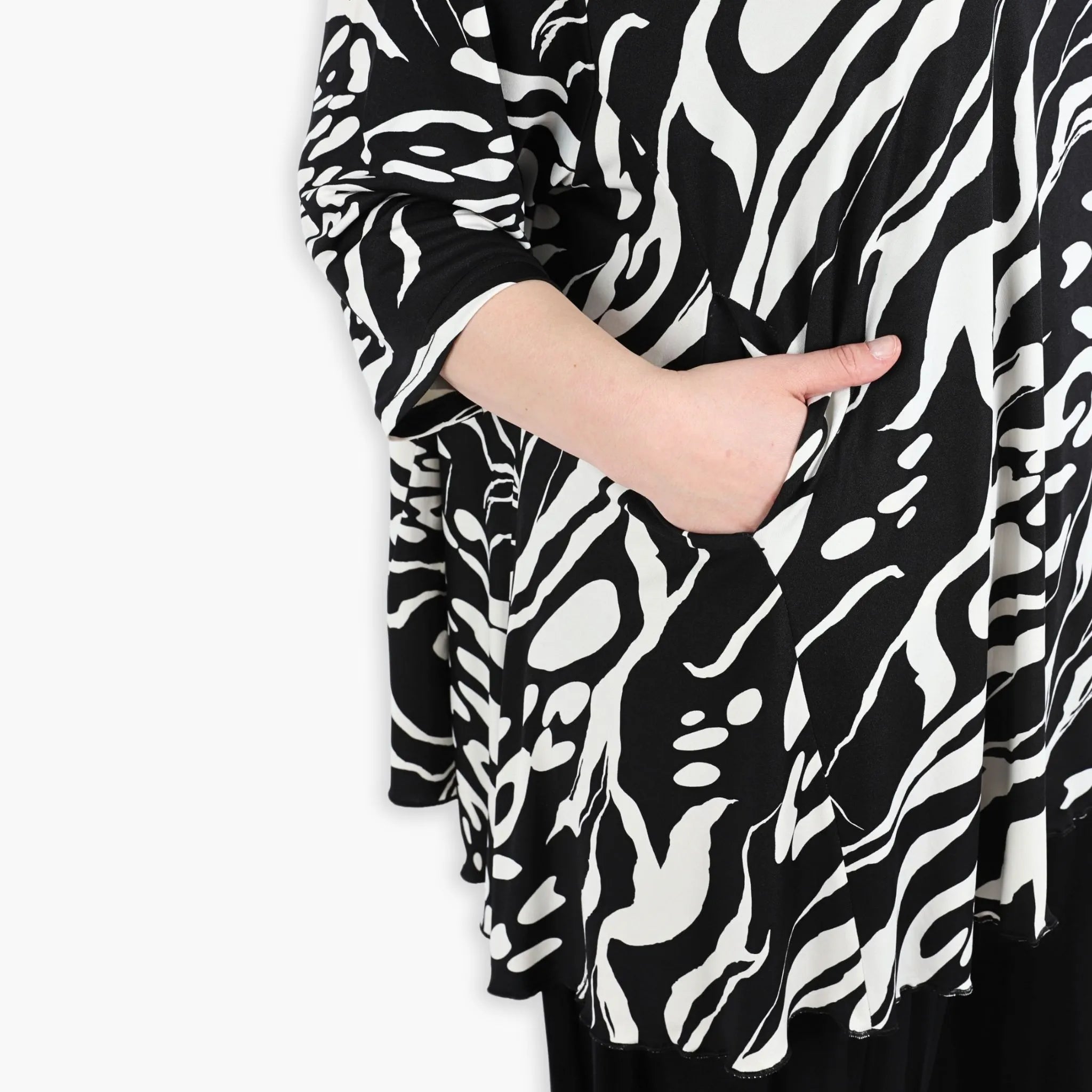  A-Form Bigshirt von AKH Fashion aus Viskose, 1290.00593, Schwarz-Ecru, Abstrakt, Schick