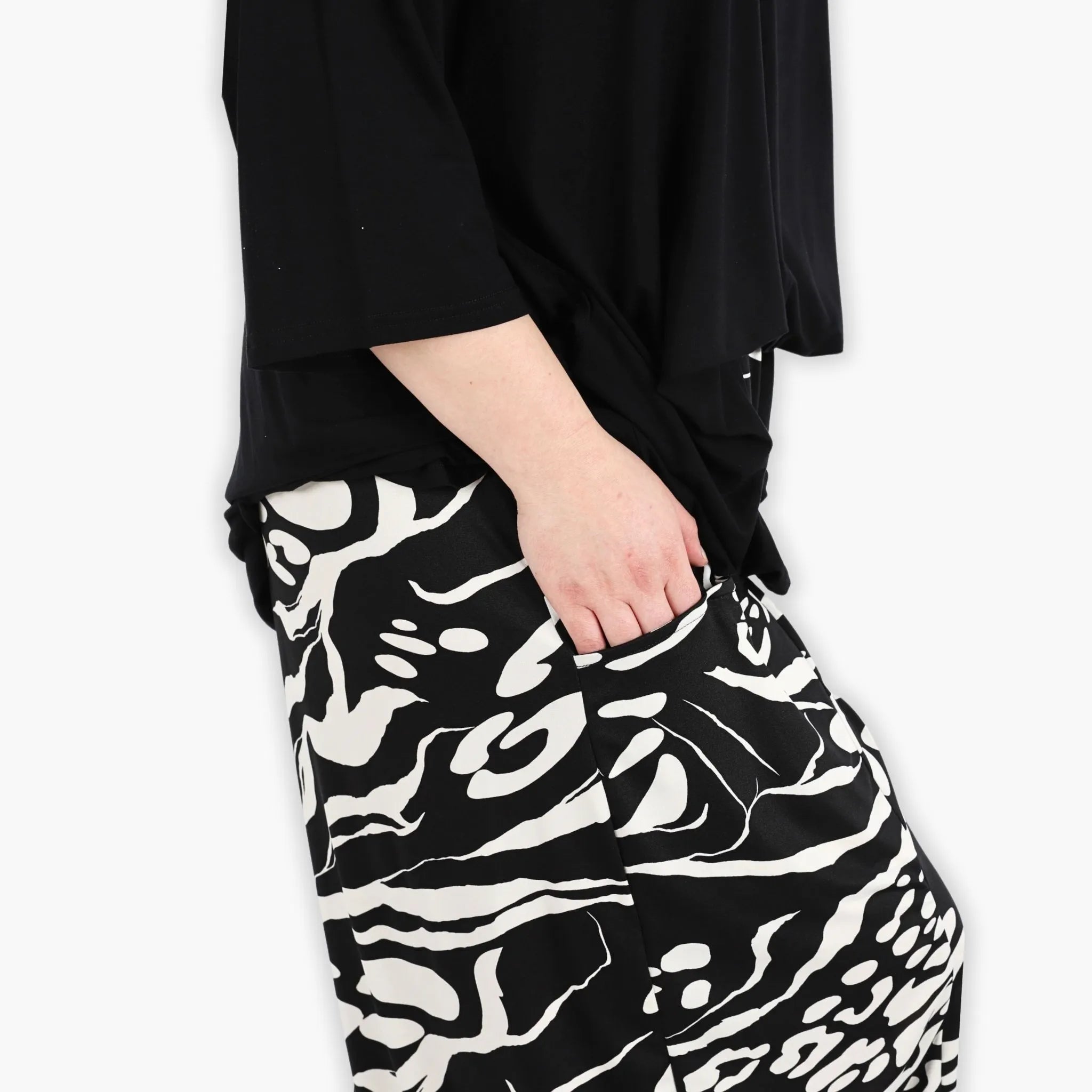  Ballonhose von AKH Fashion aus Viskose, 1290.08069, Schwarz-Ecru, Abstrakt, Schick