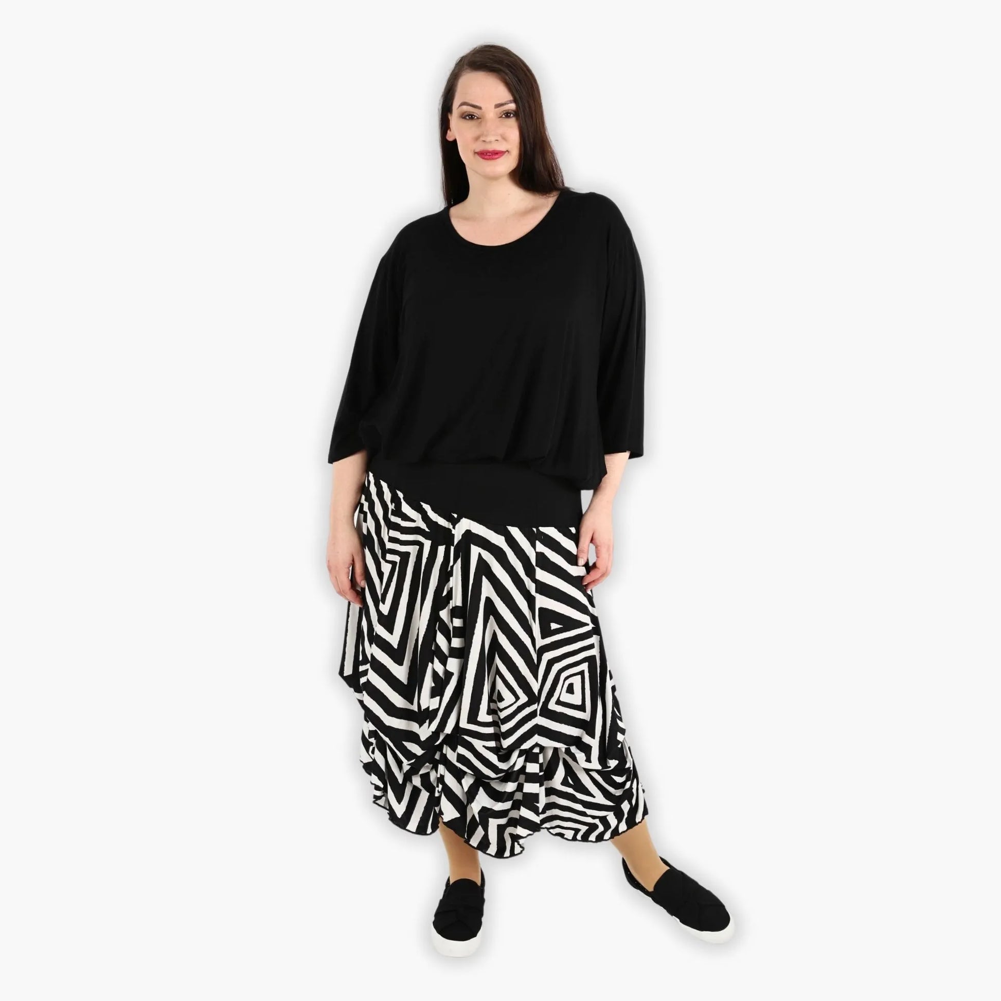  Ballonrock im zeitlosen Aztec-Muster Schwarz-Ecru aus elastischem Viskose Slinky-Stoff für Plus Size Fashion