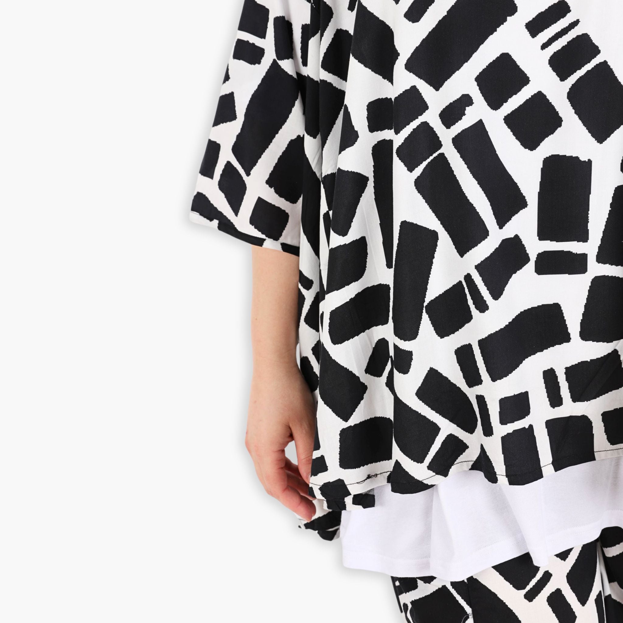  A-Form Bigshirt von AKH Fashion aus Viskose, 1299.00593, Schwarz-Weiß, Schick, Modern, Bequem