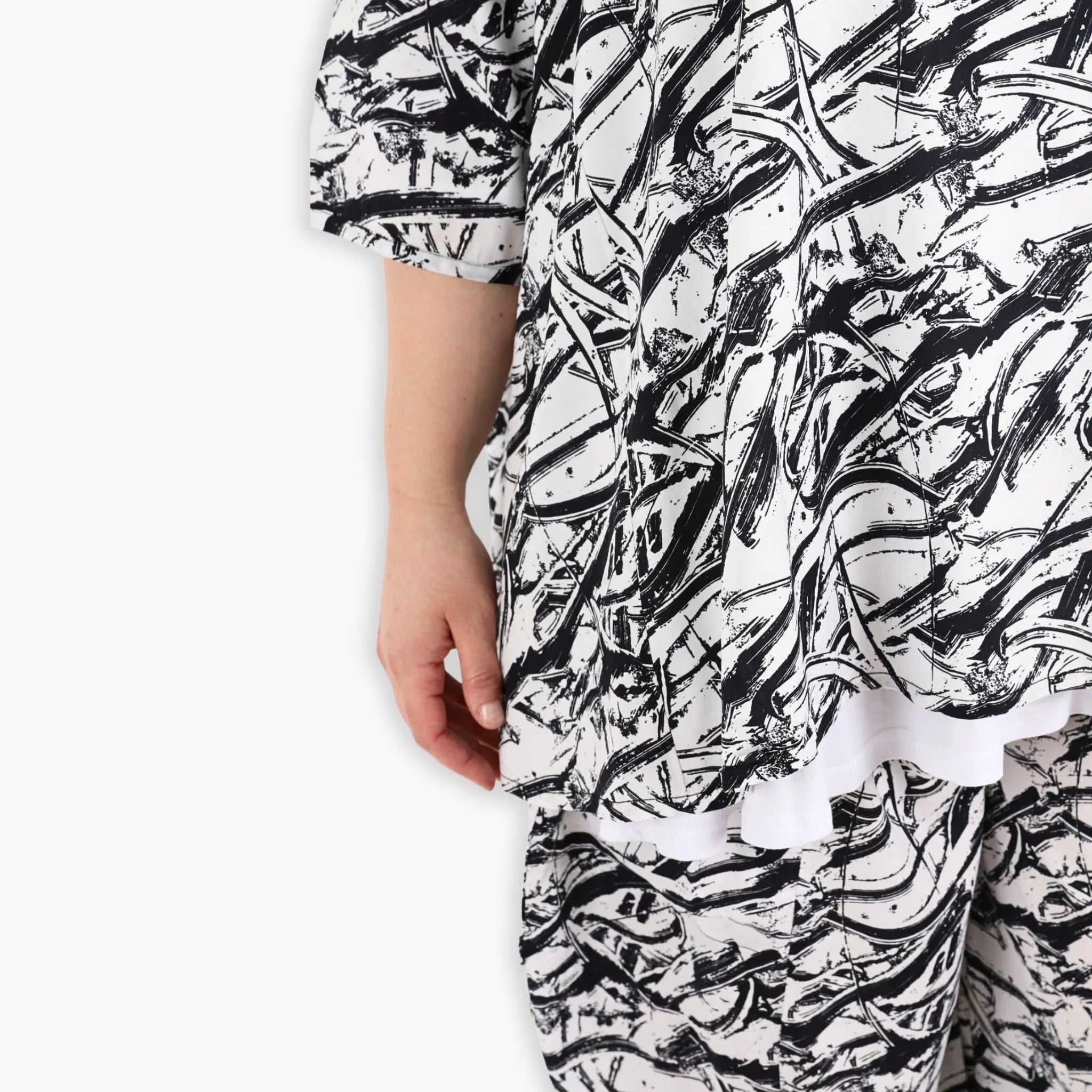  A-Form Bigshirt von AKH Fashion aus Viskose, 1301.00593, Schwarz-Weiß, Schick, Modern, Bequem
