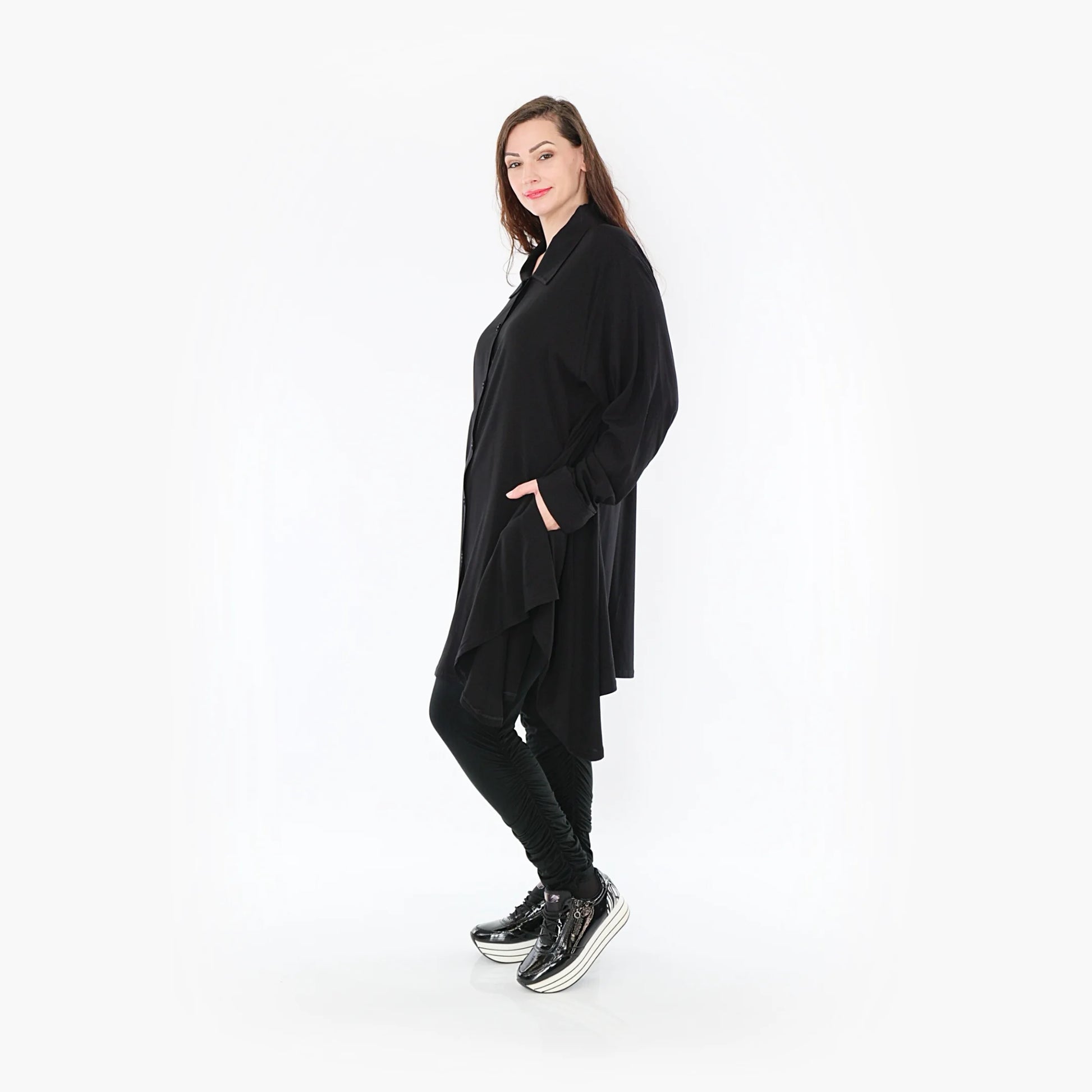  A-Form Bluse in Schwarz aus feiner Viskose für modernen Look - ideal für Curvy Mode und Plus Size Fashion