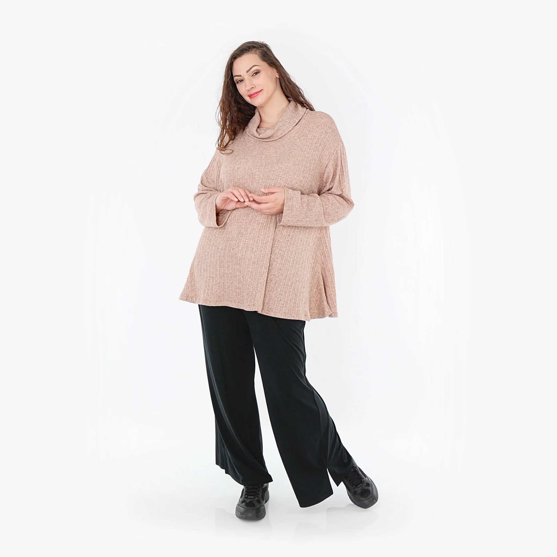  Kuscheliges Rollkragenoberteil in angesagtem Taupe für flippige Layer-Looks im Plus-Size Stil