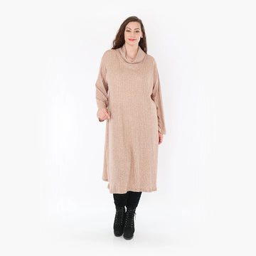  Elegantes taupe Rollkragenoberteil aus weichem Feinstrick für Herbst- und Wintermode in Plus Size