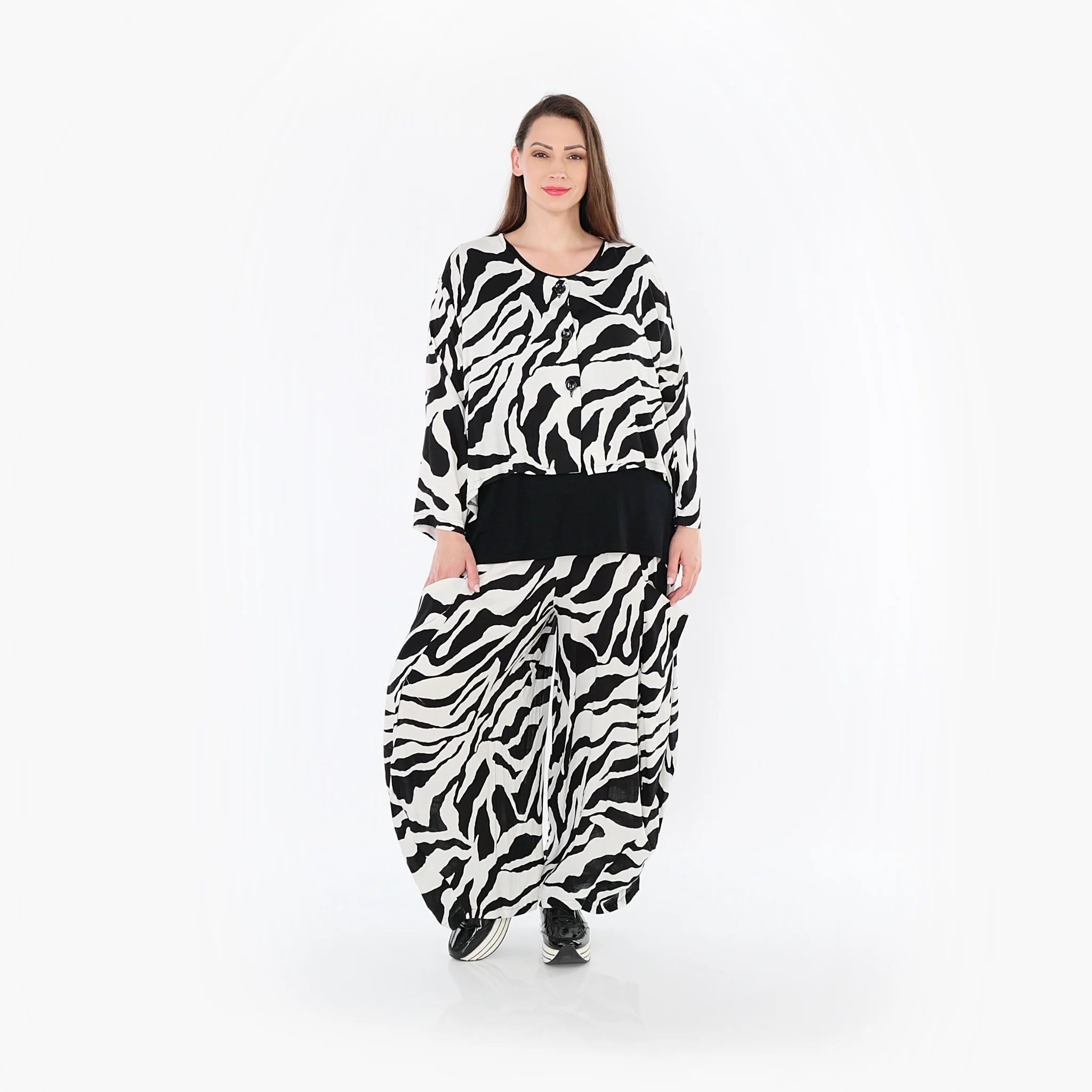  AKH Fashion Jacke in gerundeter Form, aus Rayon, 1486.00130, Weiß/Schwarz, Zebra, Schick