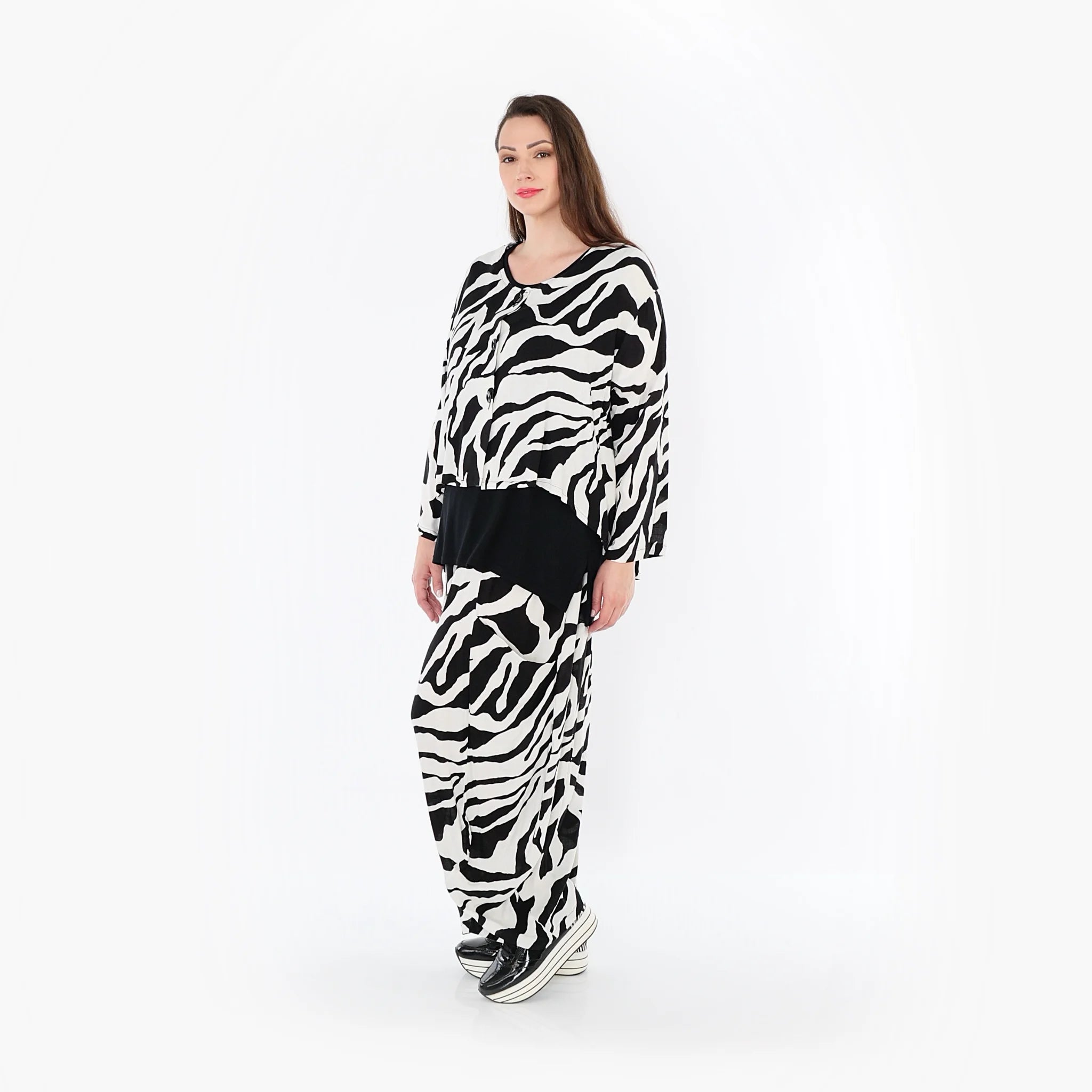  AKH Fashion Jacke in gerundeter Form, aus Rayon, 1486.00130, Weiß/Schwarz, Zebra, Schick