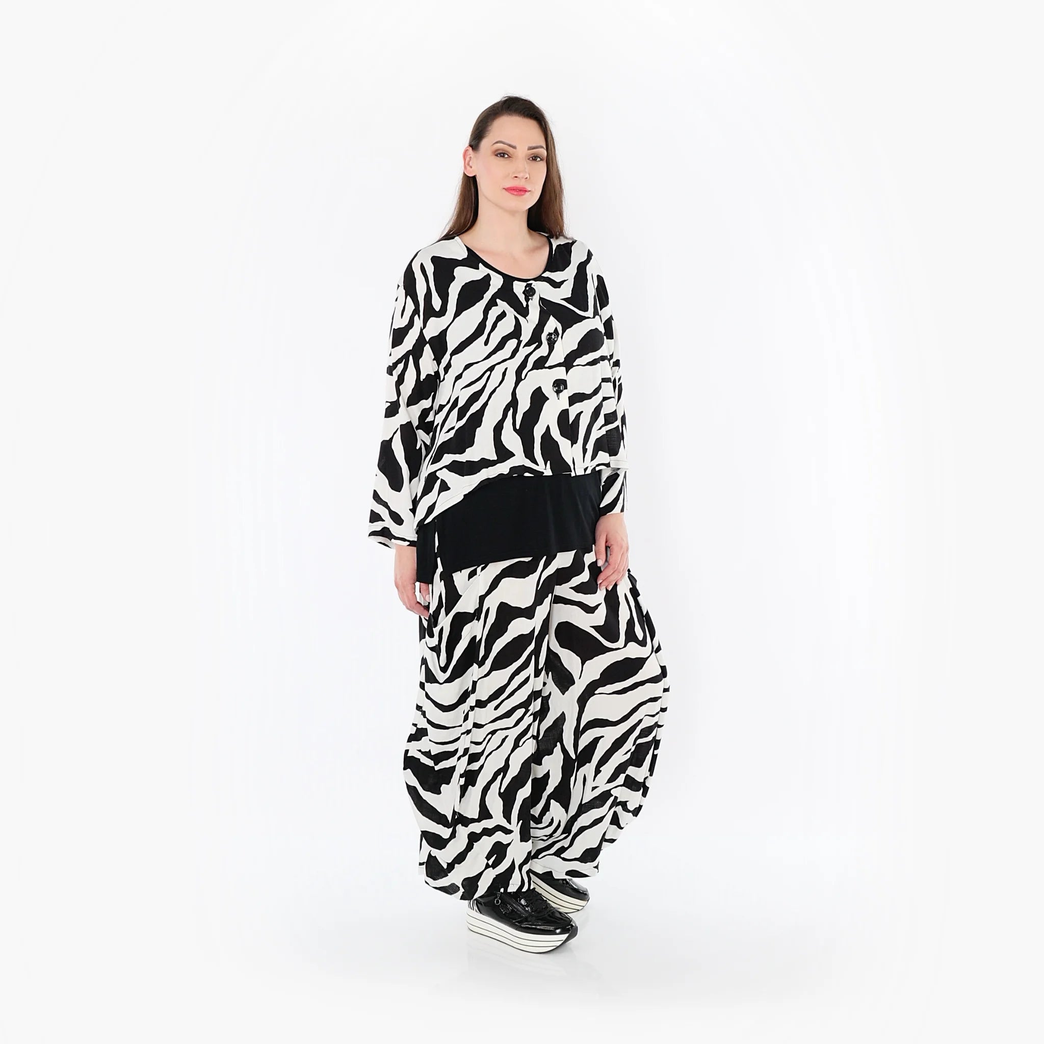  AKH Fashion Jacke in gerundeter Form, aus Rayon, 1486.00130, Weiß/Schwarz, Zebra, Schick