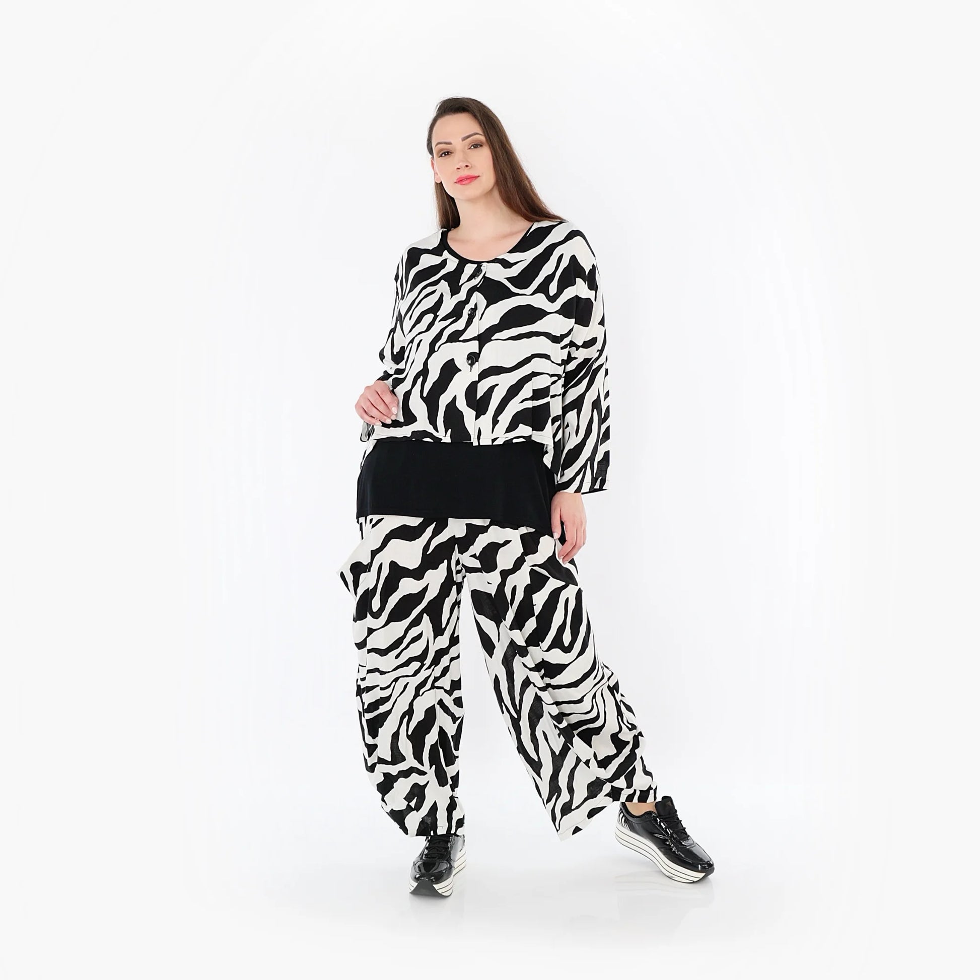  AKH Fashion Jacke in gerundeter Form, aus Rayon, 1486.00130, Weiß/Schwarz, Zebra, Schick