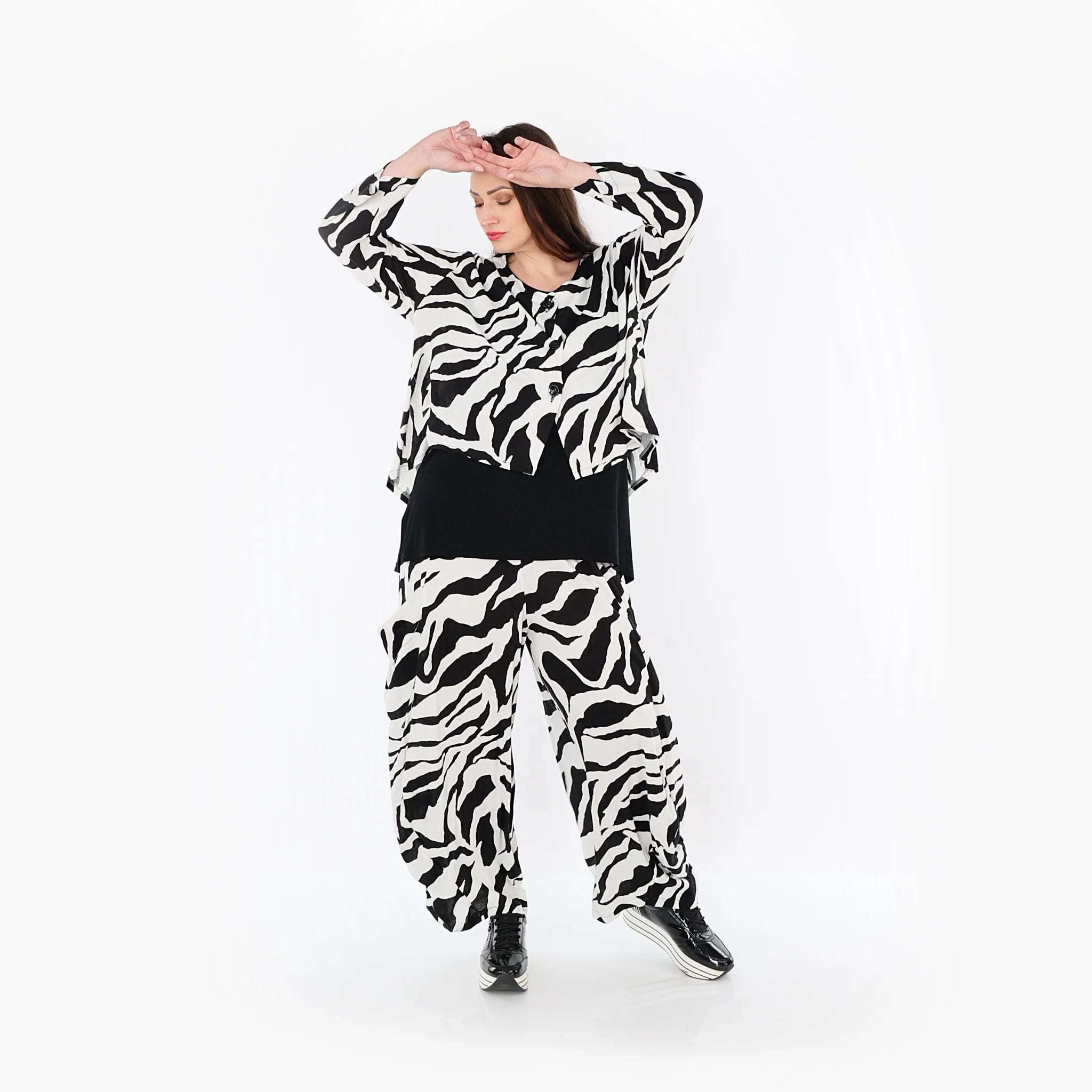  AKH Fashion Jacke in gerundeter Form, aus Rayon, 1486.00130, Weiß/Schwarz, Zebra, Schick
