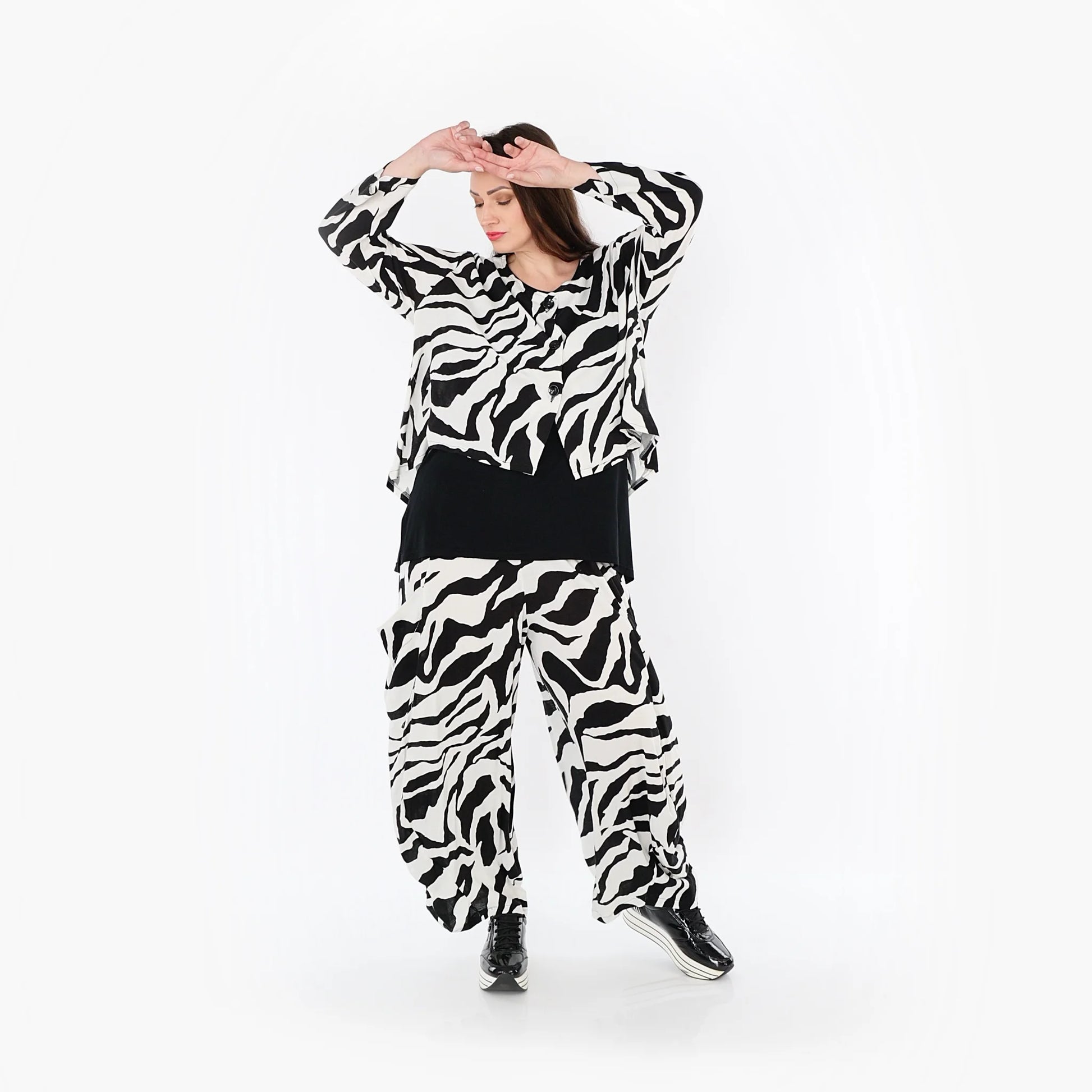  AKH Fashion Jacke in gerundeter Form, aus Rayon, 1486.00130, Weiß/Schwarz, Zebra, Schick