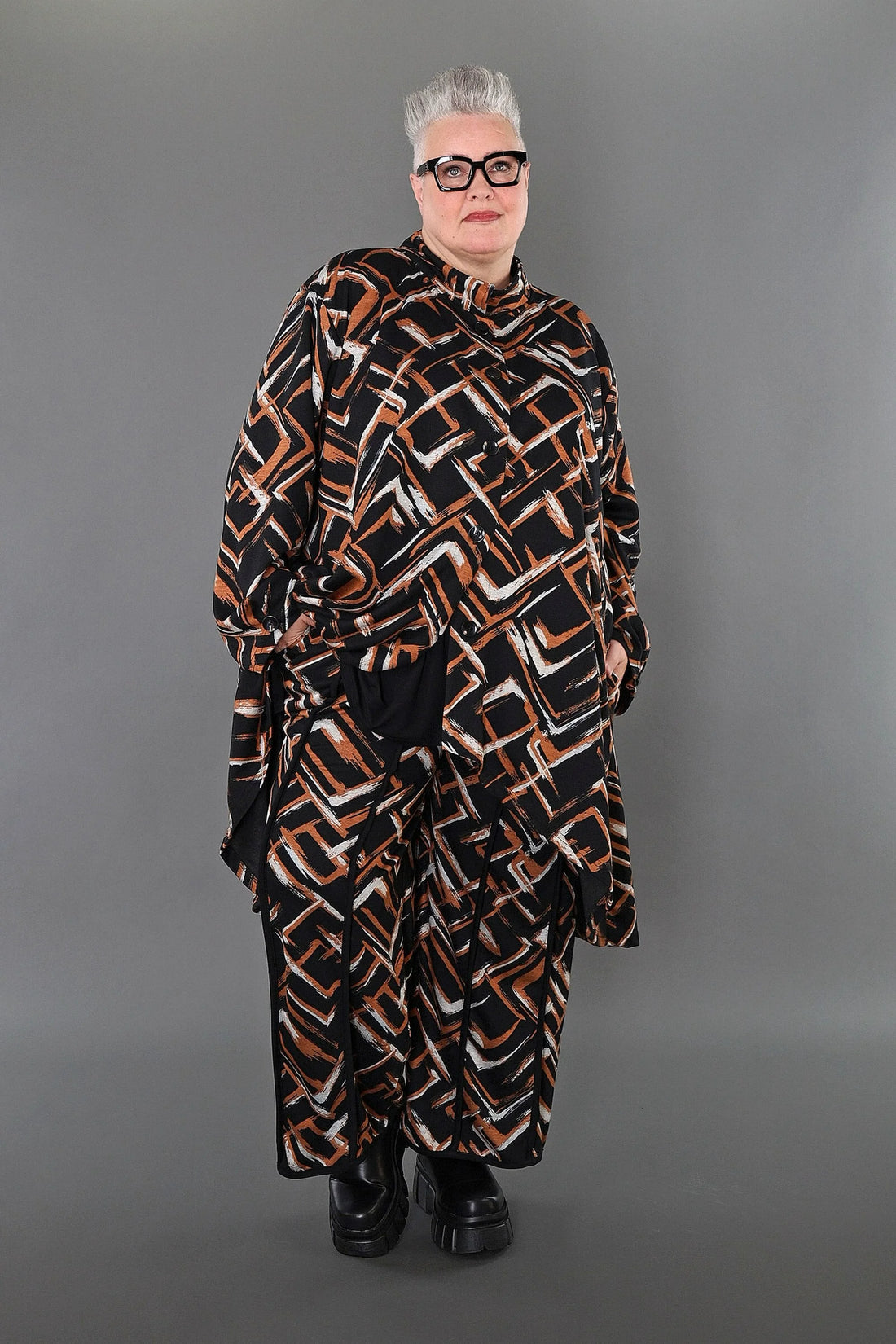  AKH Fashion Jacke in Vokuhila-Form, aus Viskose, 1517.07119, Schwarz/Cognac/Weiß, Schick