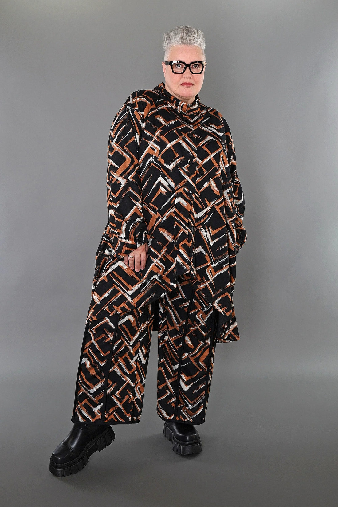 AKH Fashion Jacke in Vokuhila-Form, aus Viskose, 1517.07119, Schwarz/Cognac/Weiß, Schick