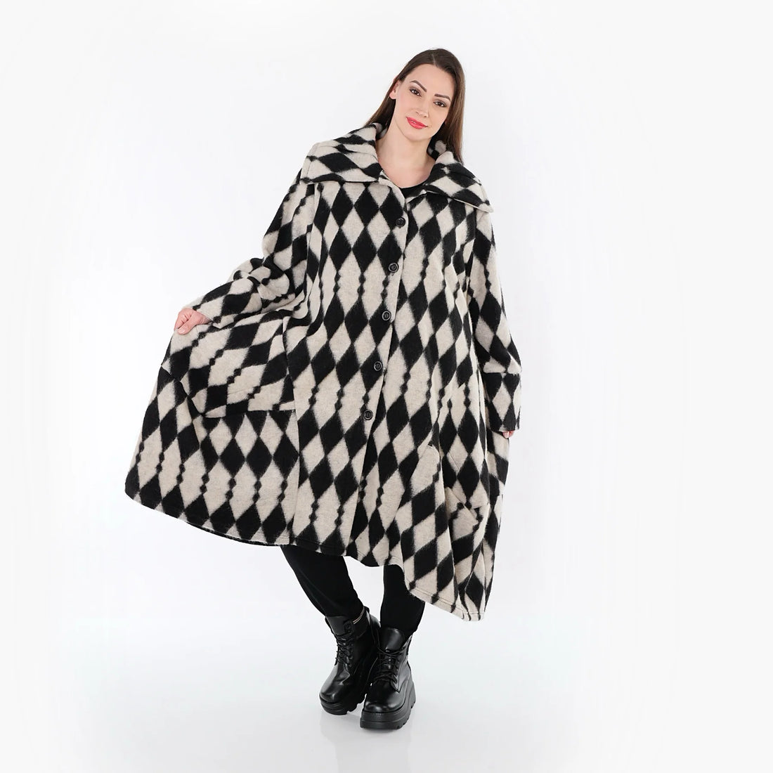  Ballonmantel von AKH Fashion aus Materialmix, 1538.03023, Ecru/Schwarz, Raute, Schick