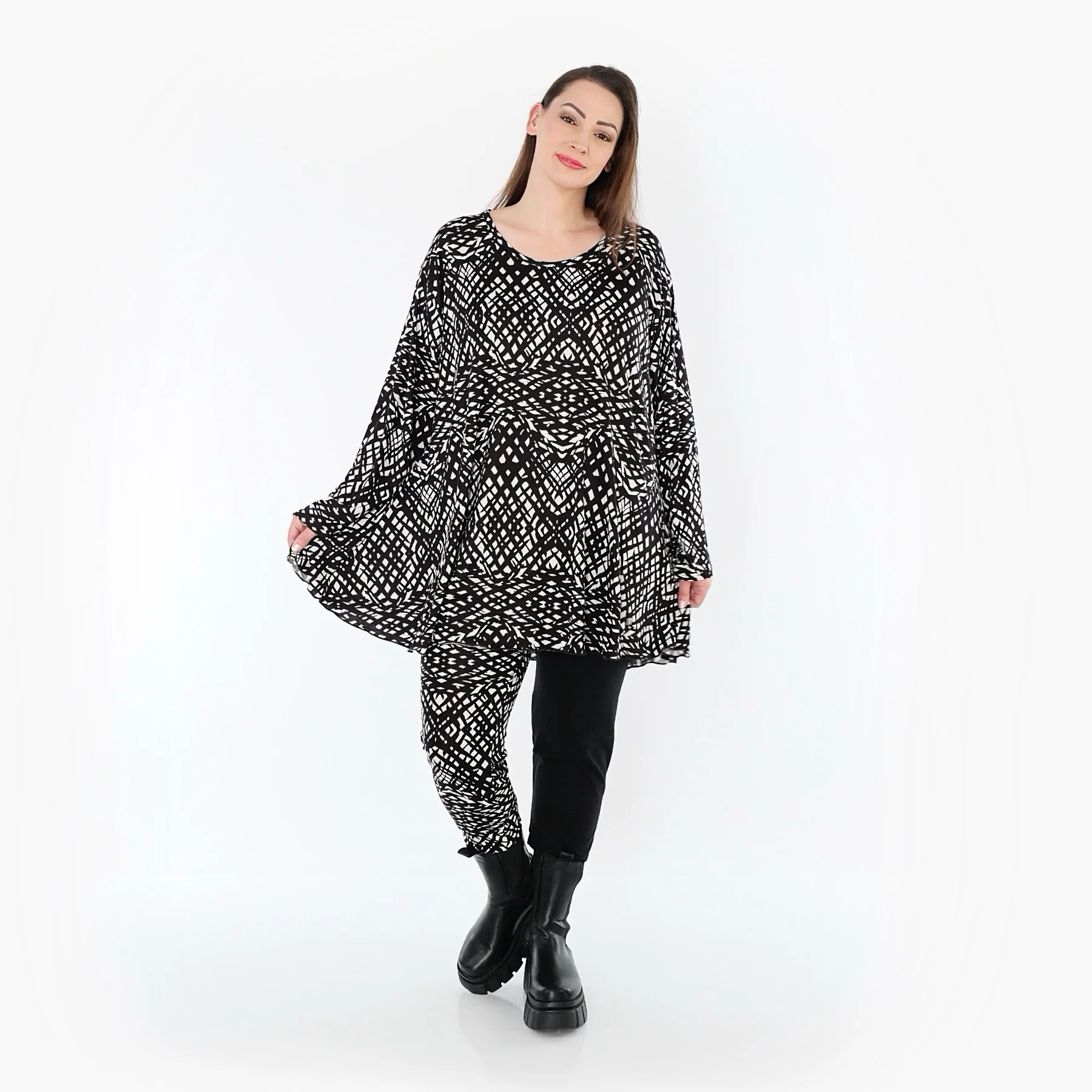  AKH Fashion Shirt in Glocken-Form, aus Viskose, 1560.01892, Schwarz/Weiß, Abstrakt, Schick