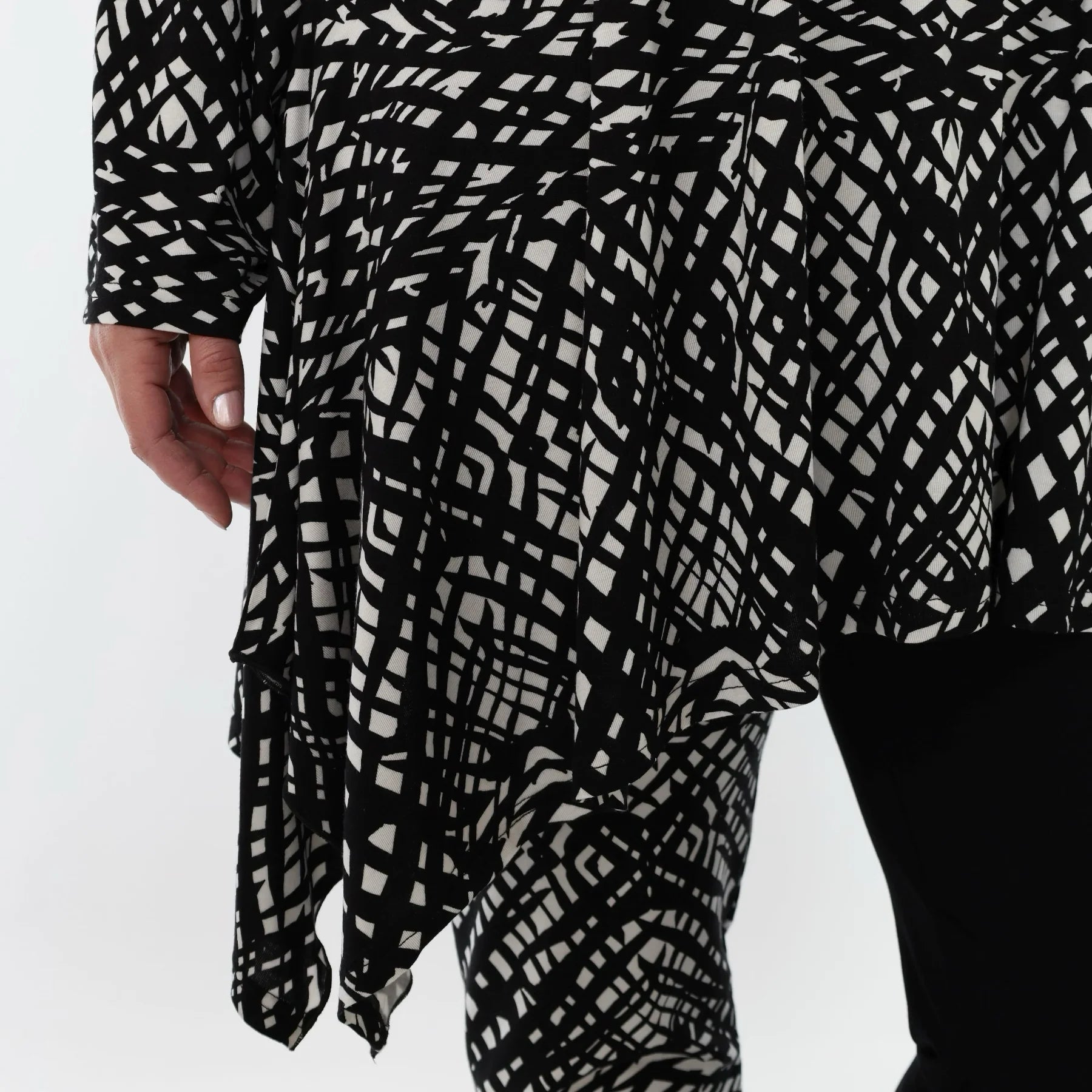  A-Form Bigshirt von AKH Fashion aus Viskose, 1560.03371, Schwarz/Weiß, Abstrakt, Ausgefallen