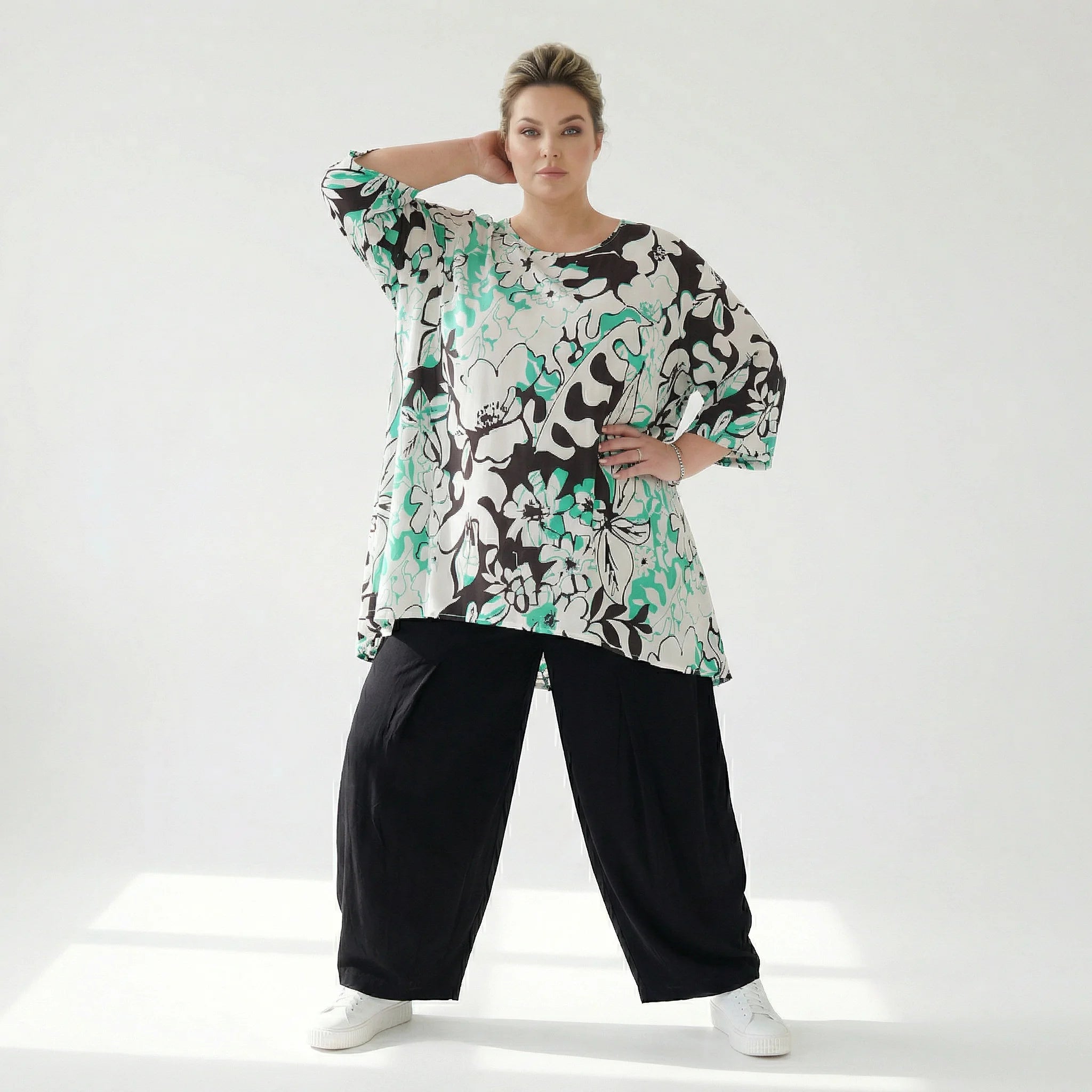  A-Form Bigshirt von AKH Fashion aus Viskose, 1574.00593, Weiß/Schwarz/Grün, Blumen, Schick