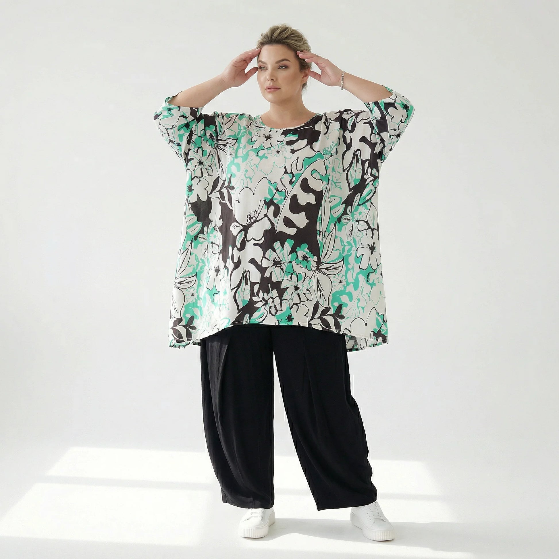  A-Form Bigshirt von AKH Fashion aus Viskose, 1574.00593, Weiß/Schwarz/Grün, Blumen, Schick