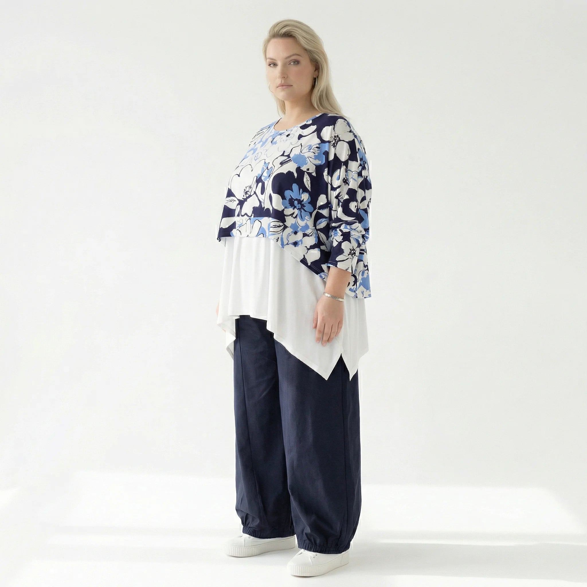  AKH Fashion Überwurf in kastiger Form, aus Viskose, 1574.07011, Weiß/Marine/Blau, Blumen