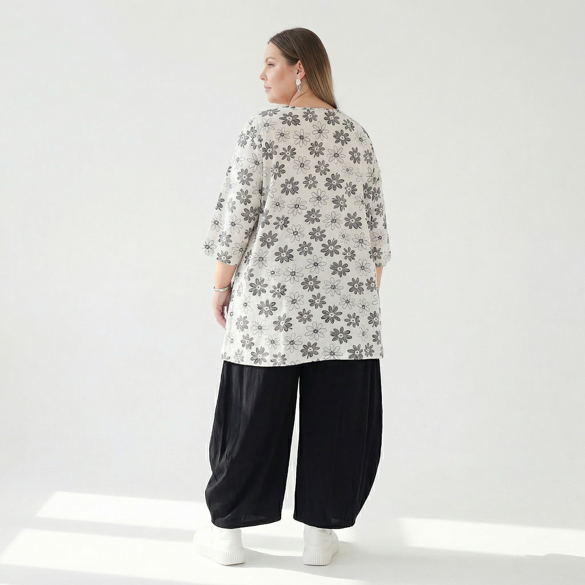  A-Form Bigshirt von AKH Fashion aus Viskose, 1575.00593, Weiß/Schwarz, Blumen, Ausgefallen
