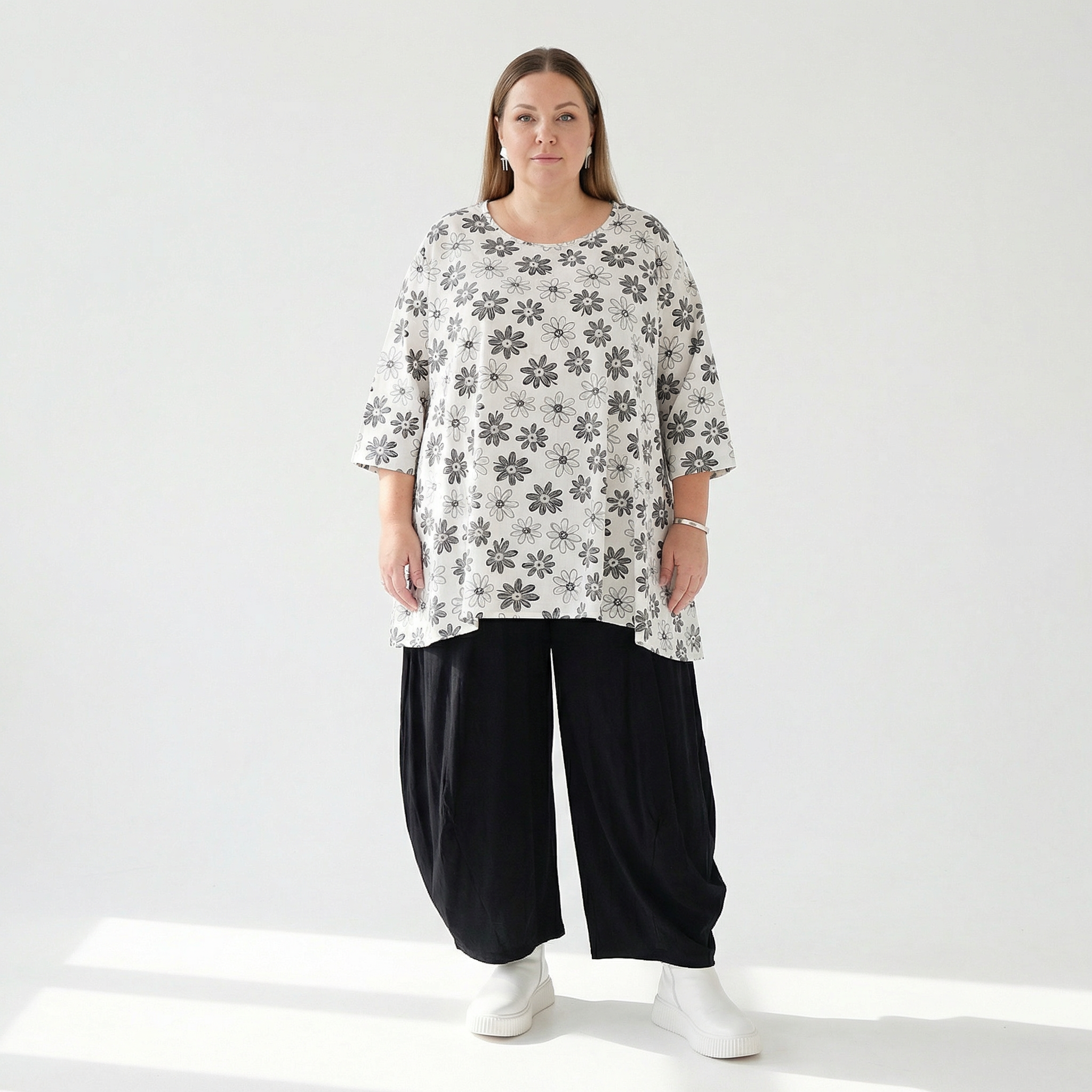  A-Form Bigshirt von AKH Fashion aus Viskose, 1575.00593, Weiß/Schwarz, Blumen, Ausgefallen