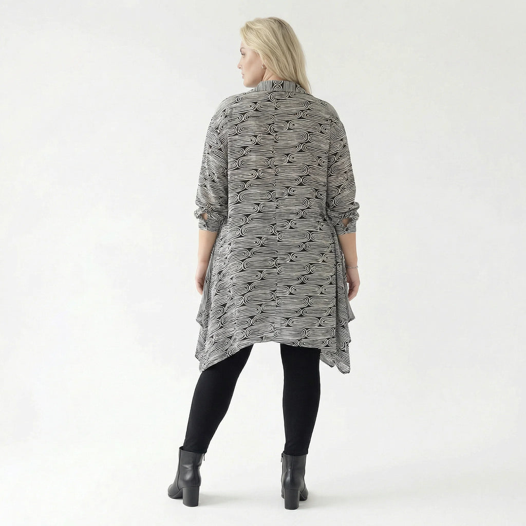 Luftige Kreppjacke in ausgefallenem Lagenlook mit moderner A-Form und zipfeligem Schnitt, Schwarz/Weiß