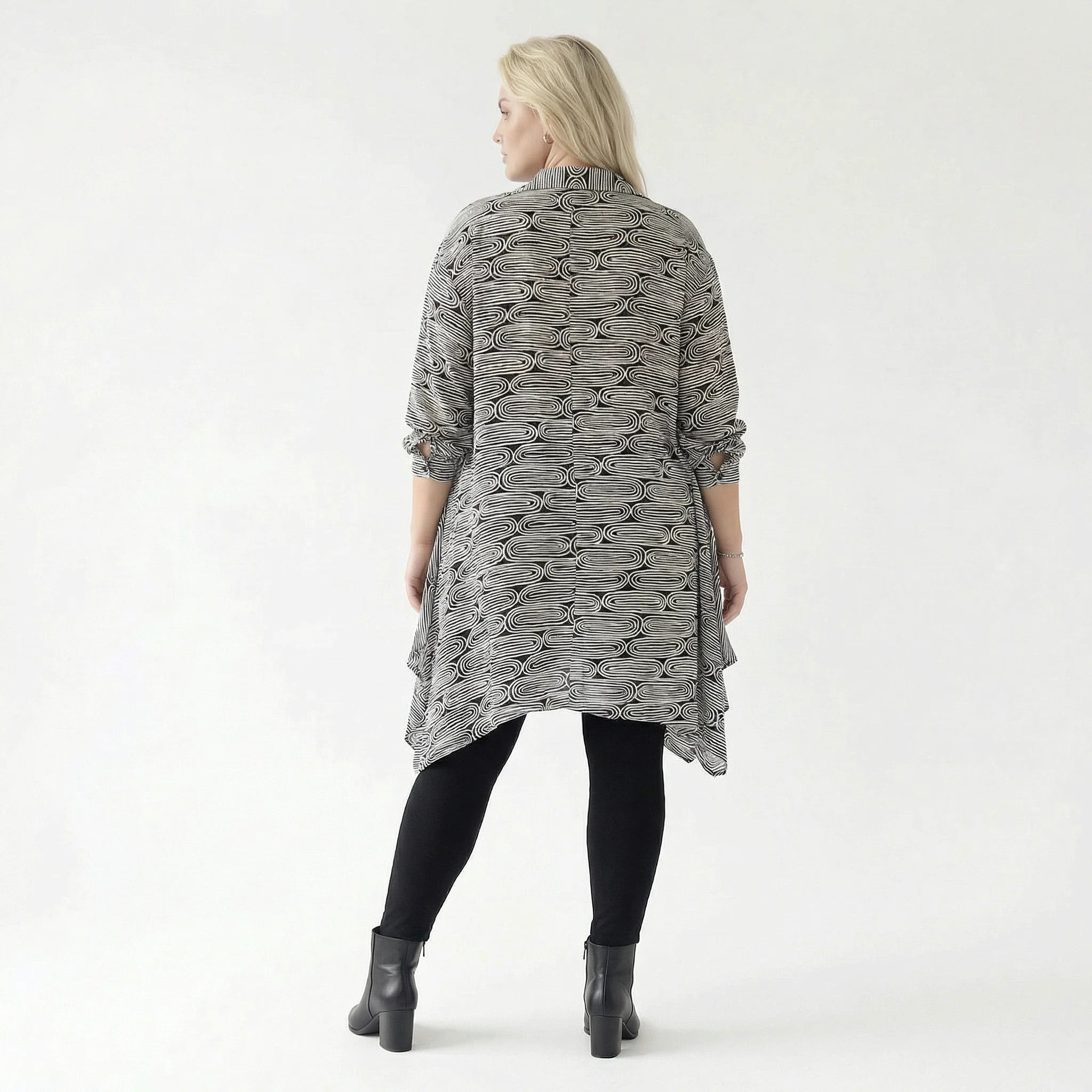 Luftige Kreppjacke in ausgefallenem Lagenlook mit moderner A-Form und zipfeligem Schnitt, Schwarz/Weiß