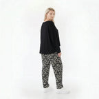 Ausgefallene Karottenhose im Lagenlook mit stretchigem, fein glattem Charakter, Pinselstrich-Muster, Schwarz/Weiß