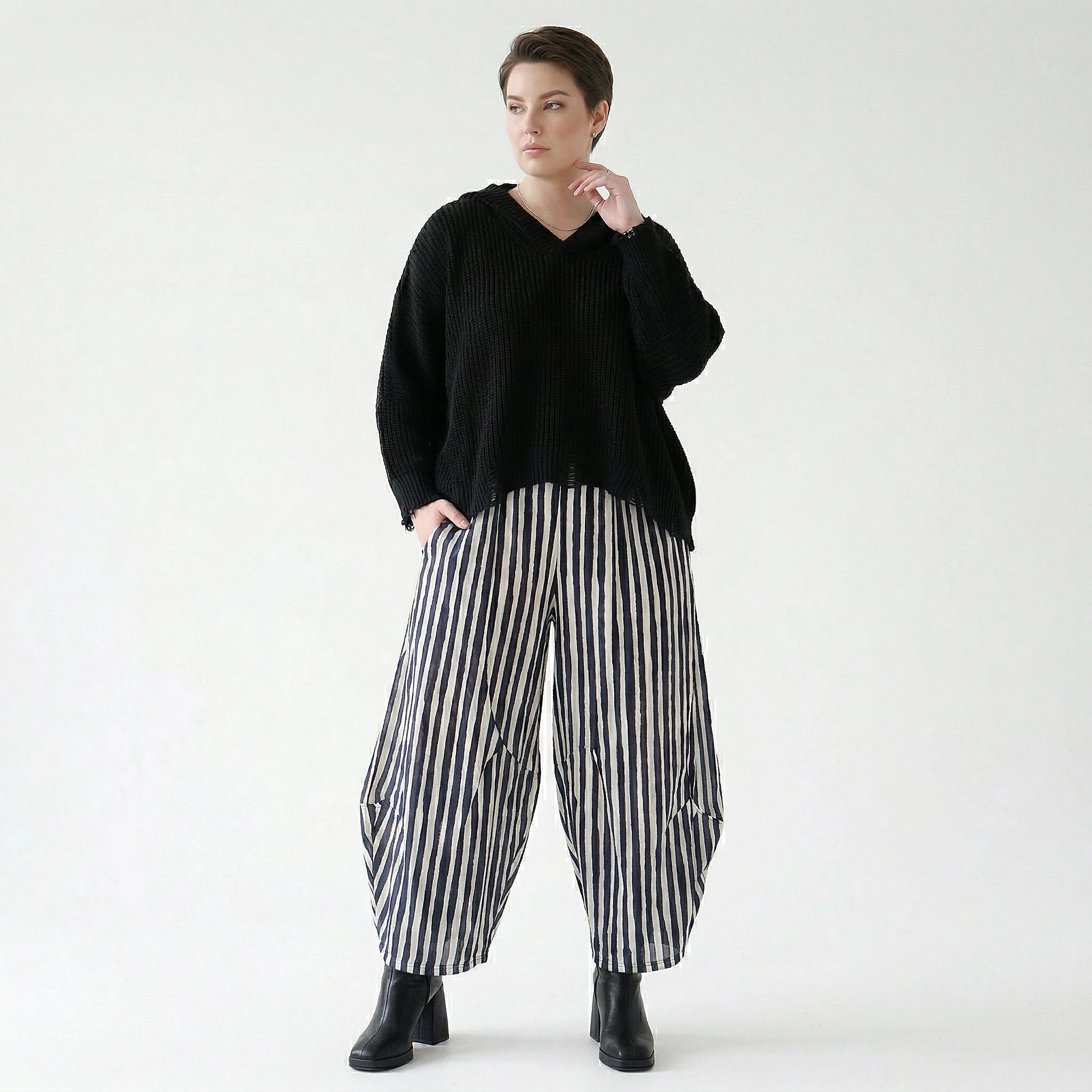 Luftige Ballon Hose in lässigem Lagenlook mit weiter Passform und Blockstreifen Design, Marine/Weiß