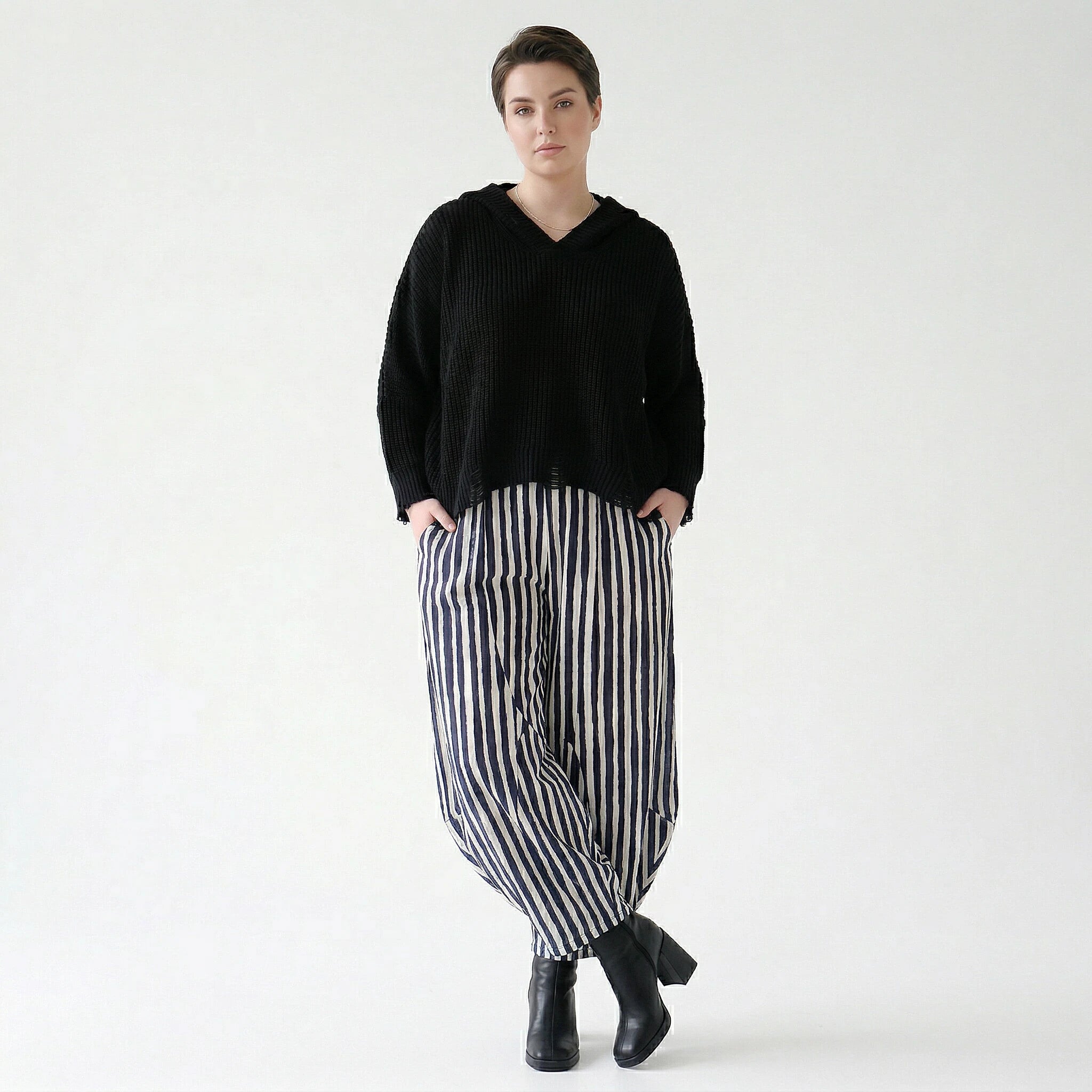 Luftige Ballon Hose in lässigem Lagenlook mit weiter Passform und Blockstreifen Design, Marine/Weiß
