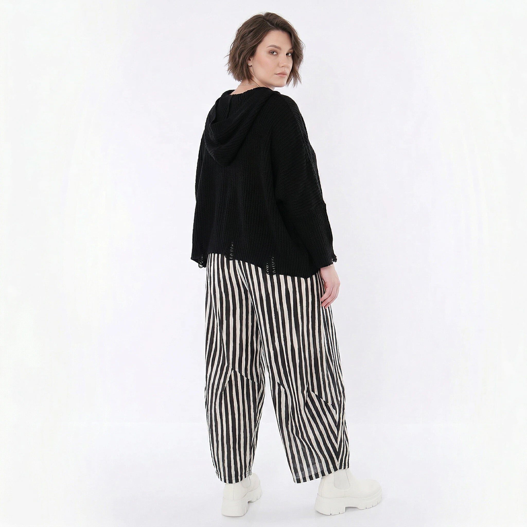 Ballon Hose im zeitlosen Lagenlook mit weiter Silhouette und luftigem Komfort, Blockstreifen, Schwarz/Weiß