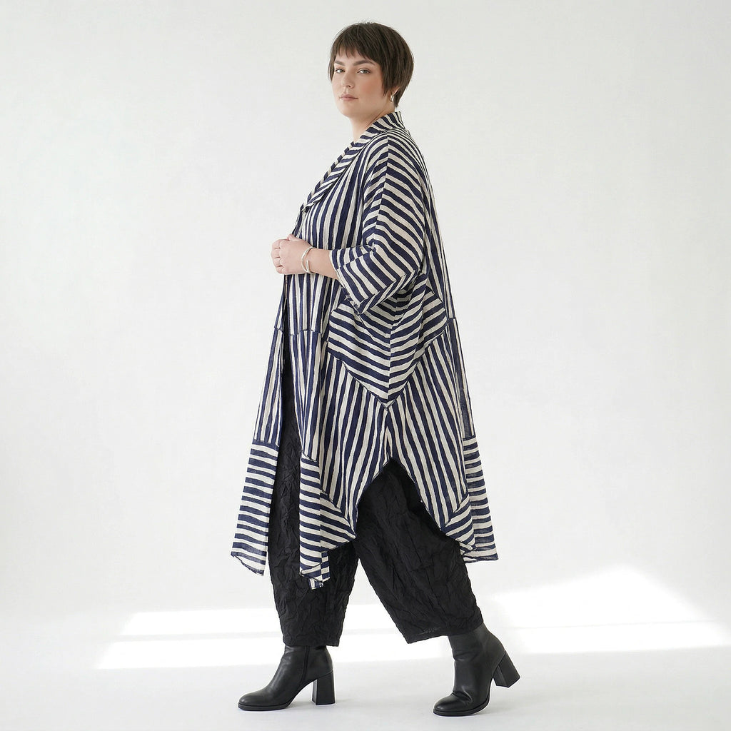 Zeitlos ausgefallener A-Form Mantel mit luftig leichtem Lagenlook und Blockstreifen Design, Marine/Weiß