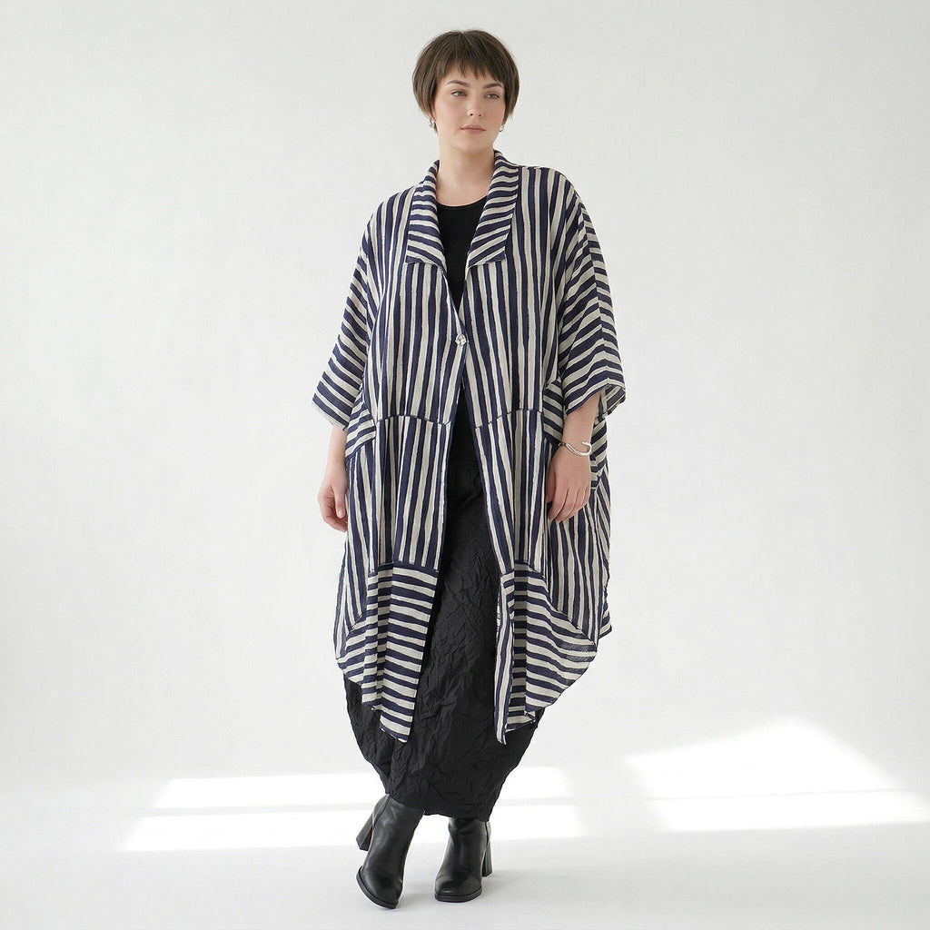 Zeitlos ausgefallener A-Form Mantel mit luftig leichtem Lagenlook und Blockstreifen Design, Marine/Weiß