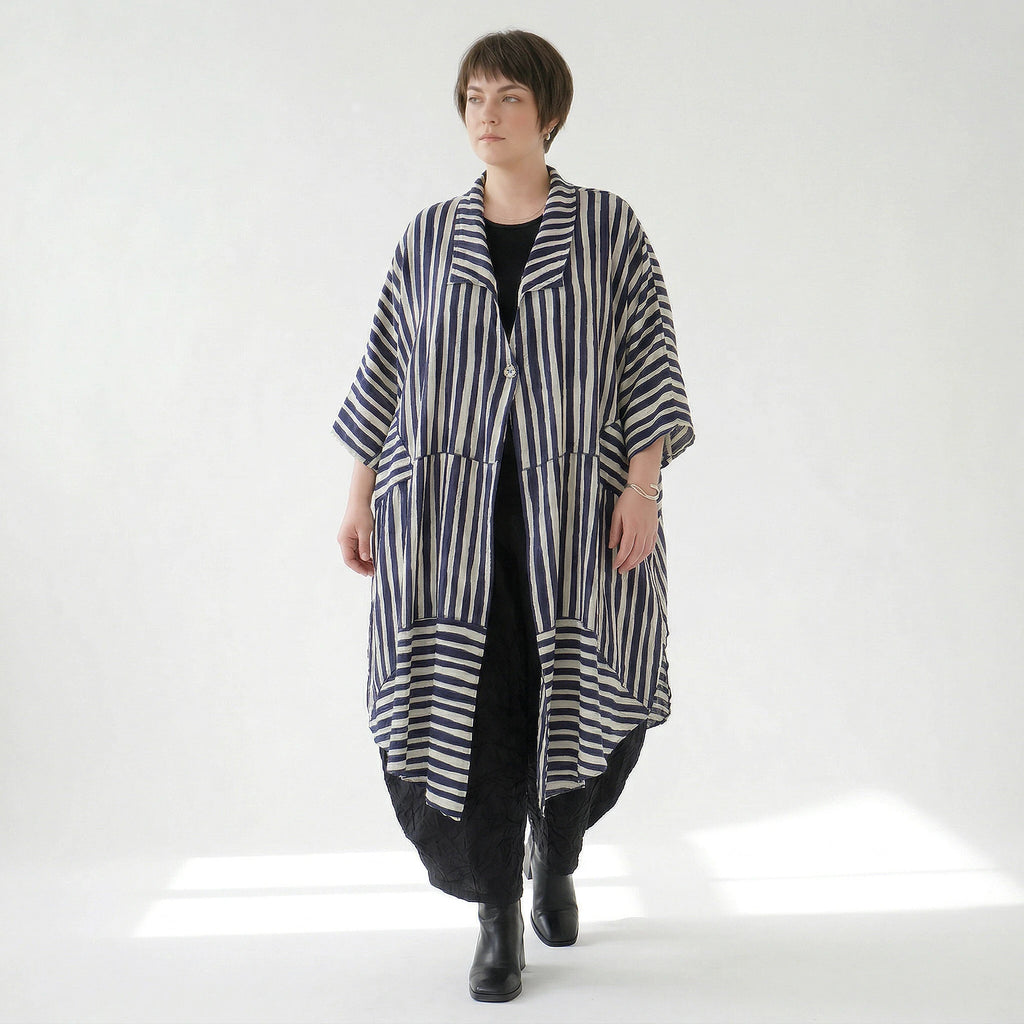 Zeitlos ausgefallener A-Form Mantel mit luftig leichtem Lagenlook und Blockstreifen Design, Marine/Weiß