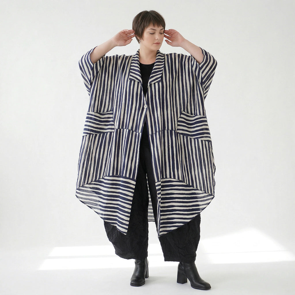 Zeitlos ausgefallener A-Form Mantel mit luftig leichtem Lagenlook und Blockstreifen Design, Marine/Weiß