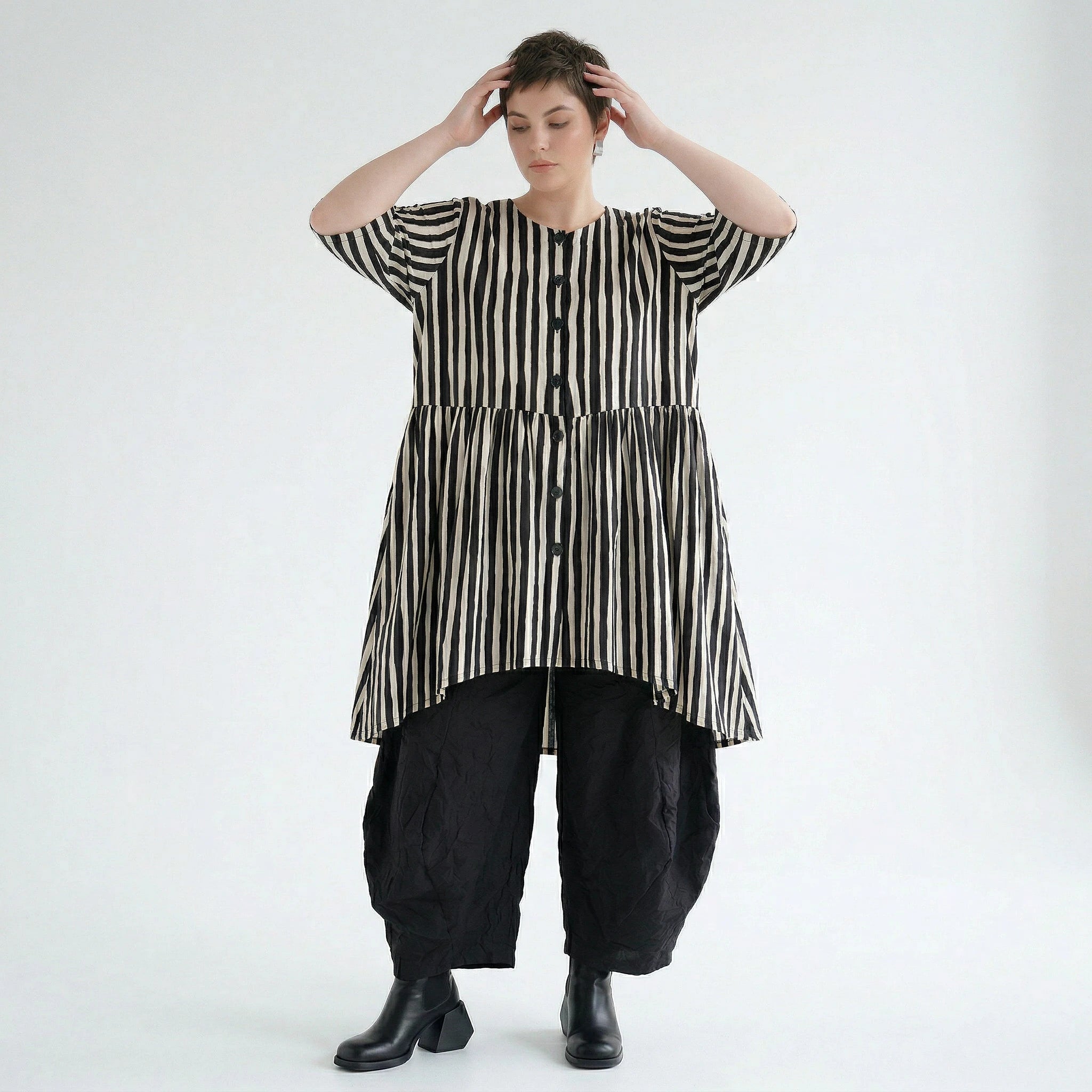 Luftig leichte Oversize Bluse in A-Form mit ausgefallenem Lagenlook und Blockstreifen, Schwarz/Weiß