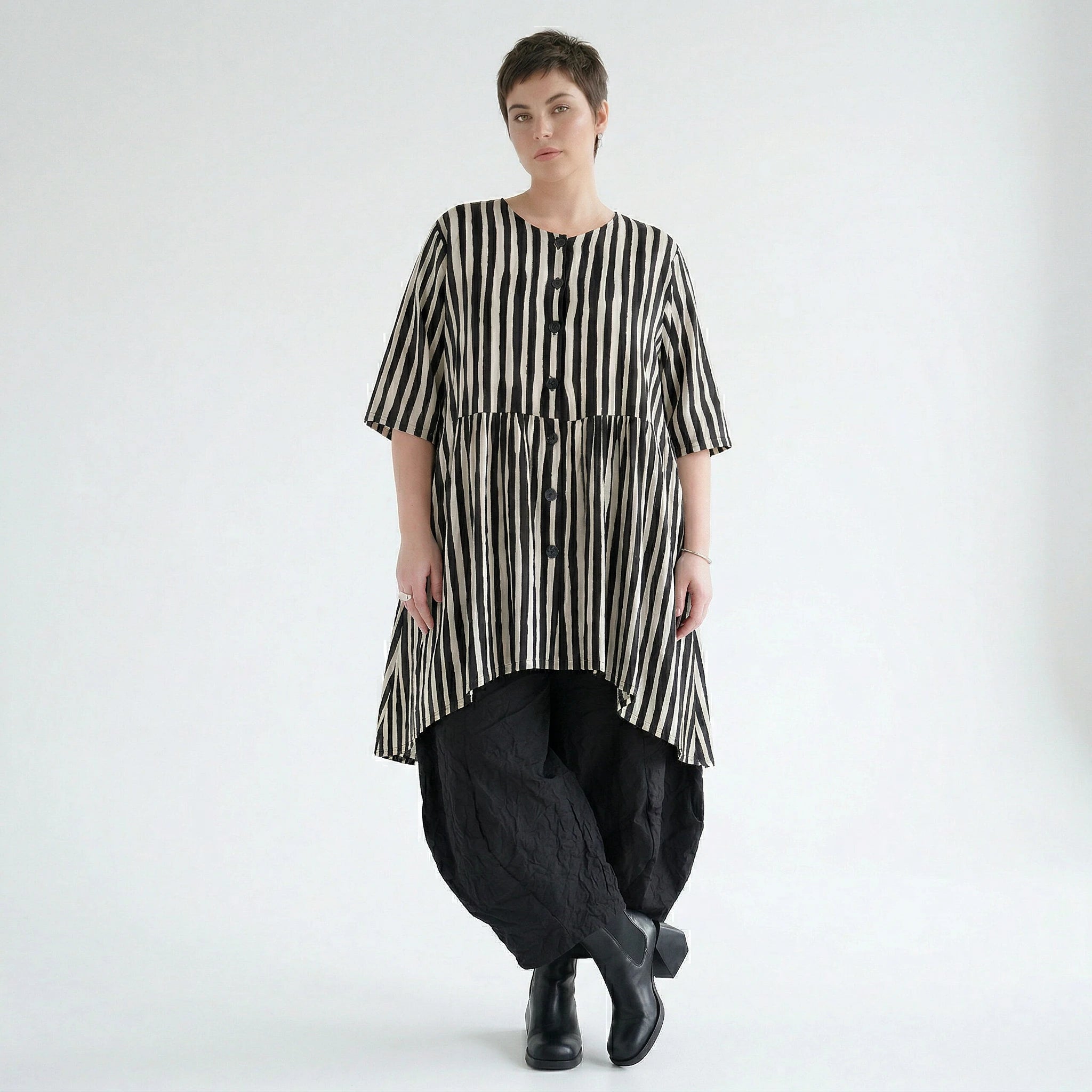 Luftig leichte Oversize Bluse in A-Form mit ausgefallenem Lagenlook und Blockstreifen, Schwarz/Weiß