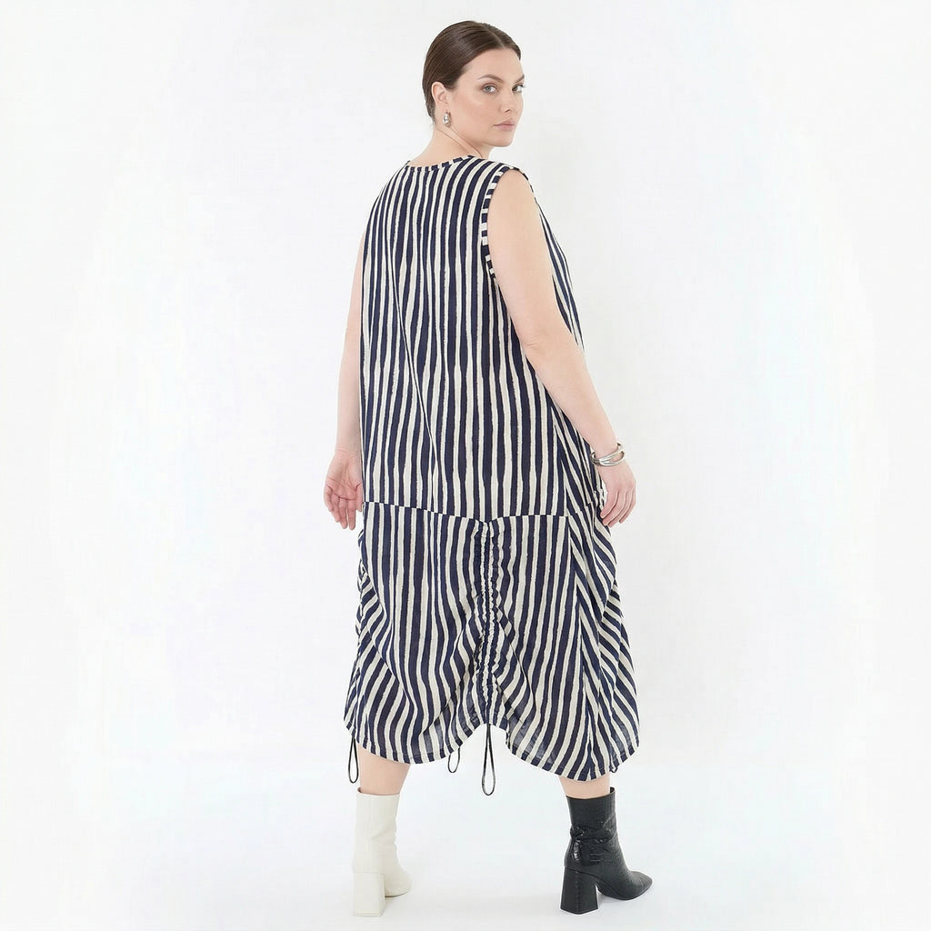 Luftiges Ballon Kleid mit ausgefallenem Lagenlook, raffiniert gerafft, angenehm leicht, Marine/Weiß