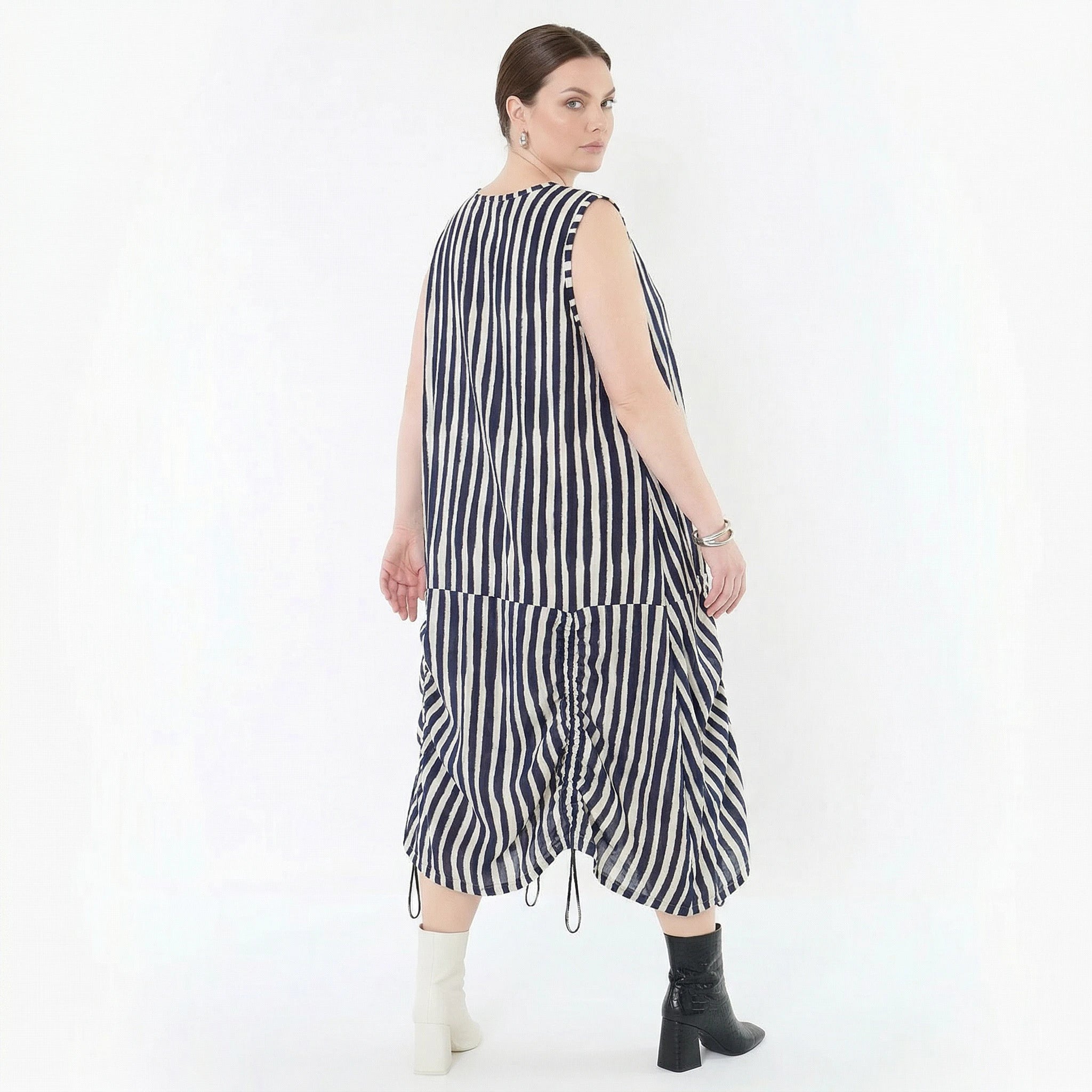 Luftiges Ballon Kleid mit ausgefallenem Lagenlook, raffiniert gerafft, angenehm leicht, Marine/Weiß