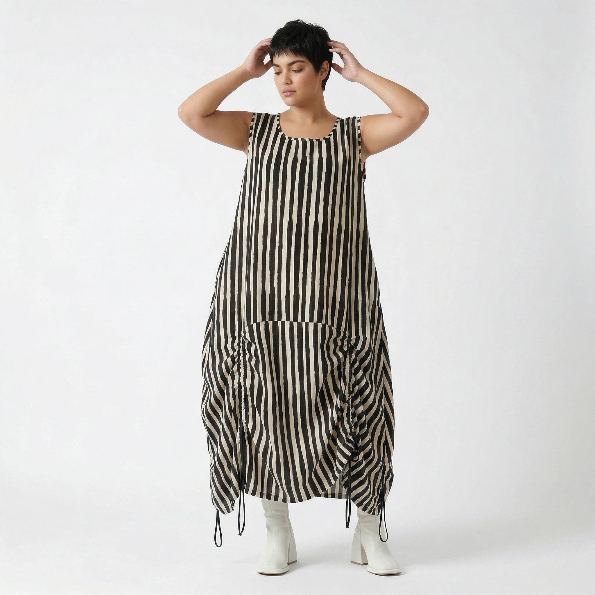 Luftiges Oversize Ballonkleid mit raffiniertem Lagenlook und zeitlosen Blockstreifen , Schwarz/Weiß