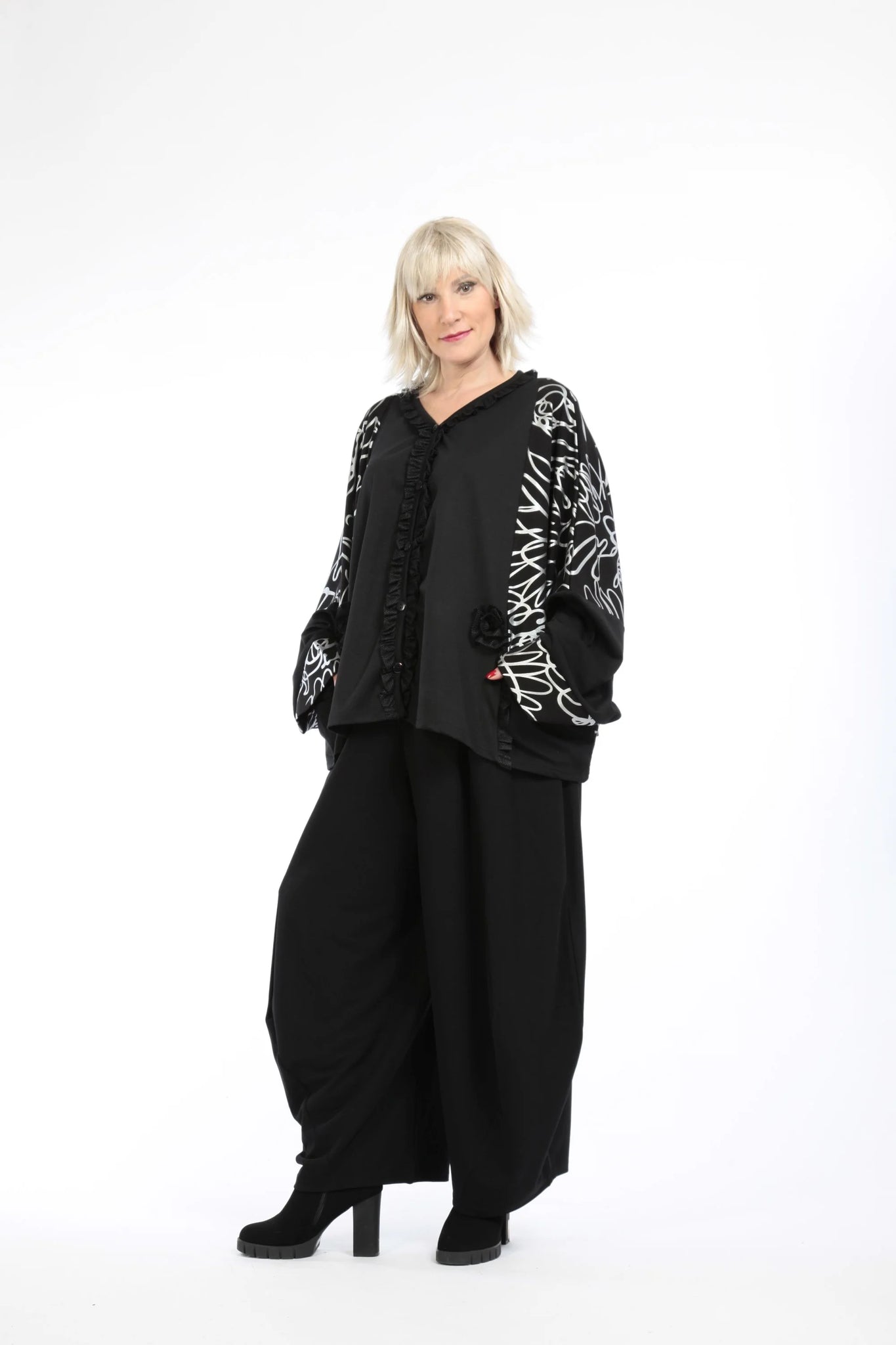  Oversize Jacke im Pinselstrich-Print in Schwarz-Silber mit V-Ausschnitt und eleganten Details